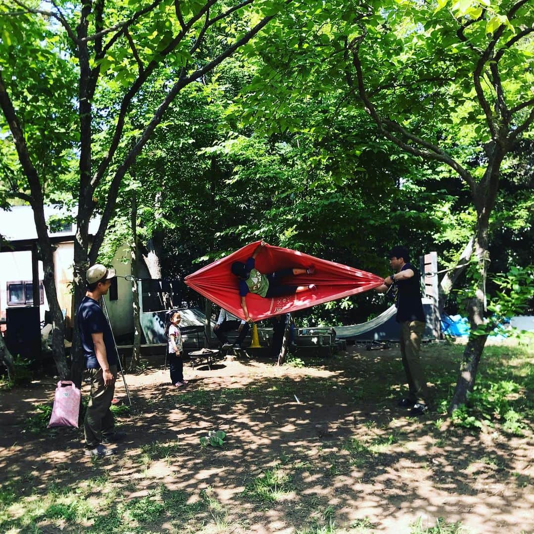 田中幸さんのインスタグラム写真 - (田中幸Instagram)「週末はプライベートキャンプ⛺️ 過ごしやすい気候 貸切り空間  音と自然と仲間たち 鳥のさえずりで目覚める朝 やっぱりキャンプは最高🤟  #マーモット #テント #簡単軽い機能的 @marmot_japan  #プライベートキャンプ場 @tadpolecraft  #1日1組限定  @marmot_japan」5月19日 10時13分 - sachitanaka