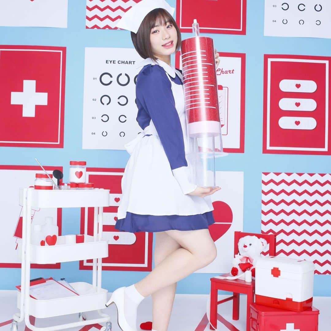 深川舞子のインスタグラム：「今月の生写真のオフショット💉 メンソレータムなナースです笑  #hospital #hkt48」