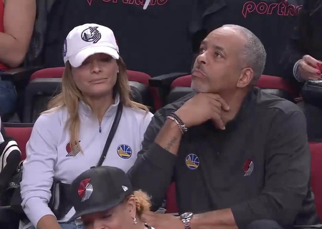 espnさんのインスタグラム写真 - (espnInstagram)「Sonya and Dell Curry got some new jackets to rep both the Blazers and the Warriors tonight 👏」5月19日 10時32分 - espn