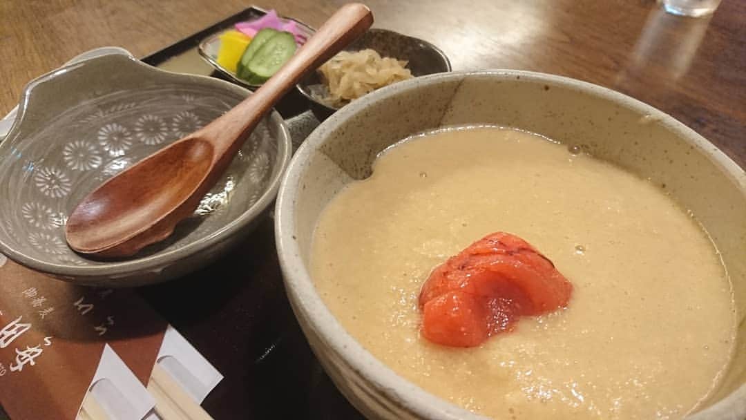 のインスタグラム：「『めんとろめし』京都にある「田毎」と言うお店(^-^)♪明太子ととろろご飯♪美味しい！今日(日)は祇園花月で今くるよSP大喜利出番なのです♪  #とろろ #とろろご飯 #京都 #本家田毎 #田毎 #めんとろめし #明太子 #レギュラー松本 #あるある探検隊 #祇園花月」
