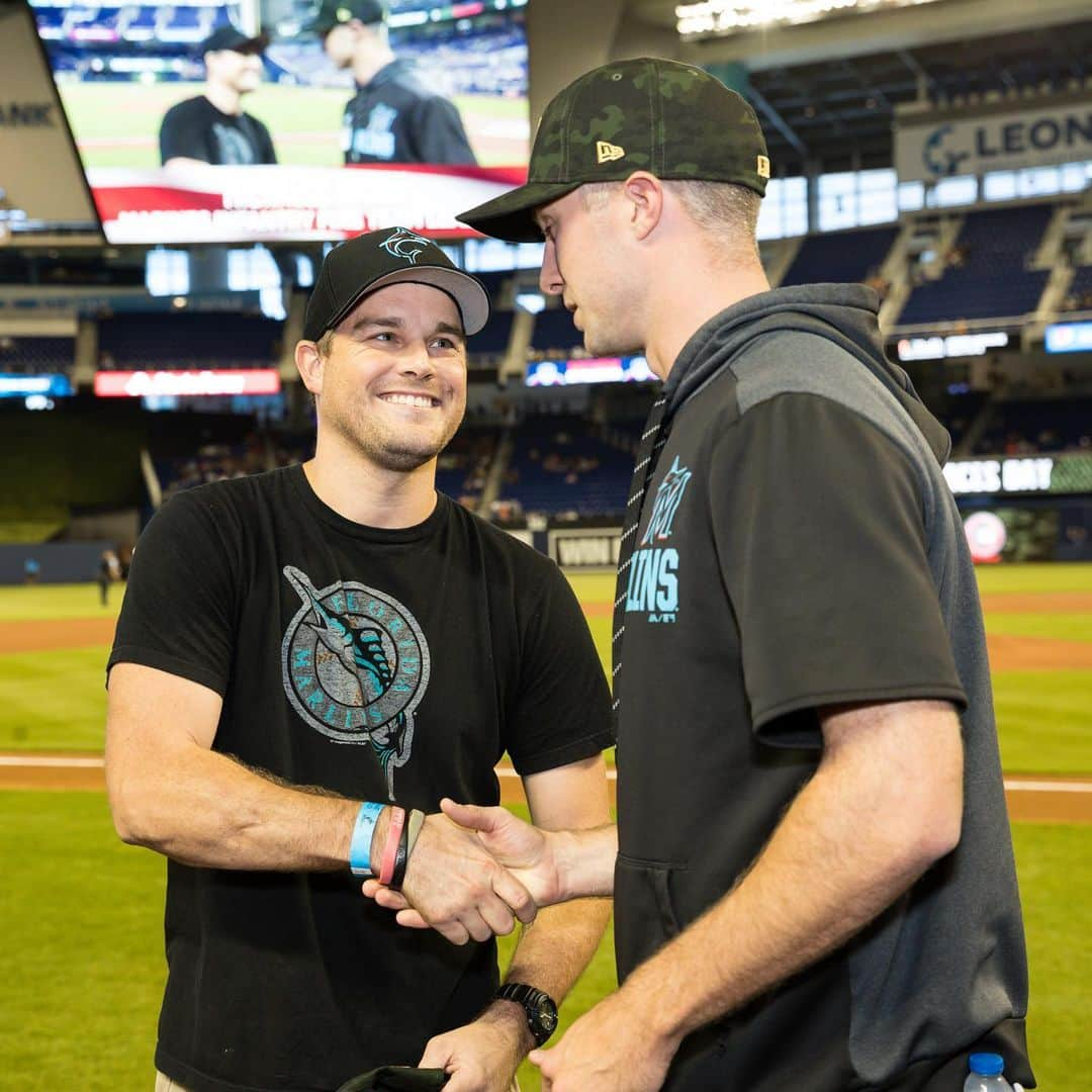 マイアミ・マーリンズさんのインスタグラム写真 - (マイアミ・マーリンズInstagram)「Grateful for you.  Happy #ArmedForcesDay!」5月19日 10時34分 - marlins