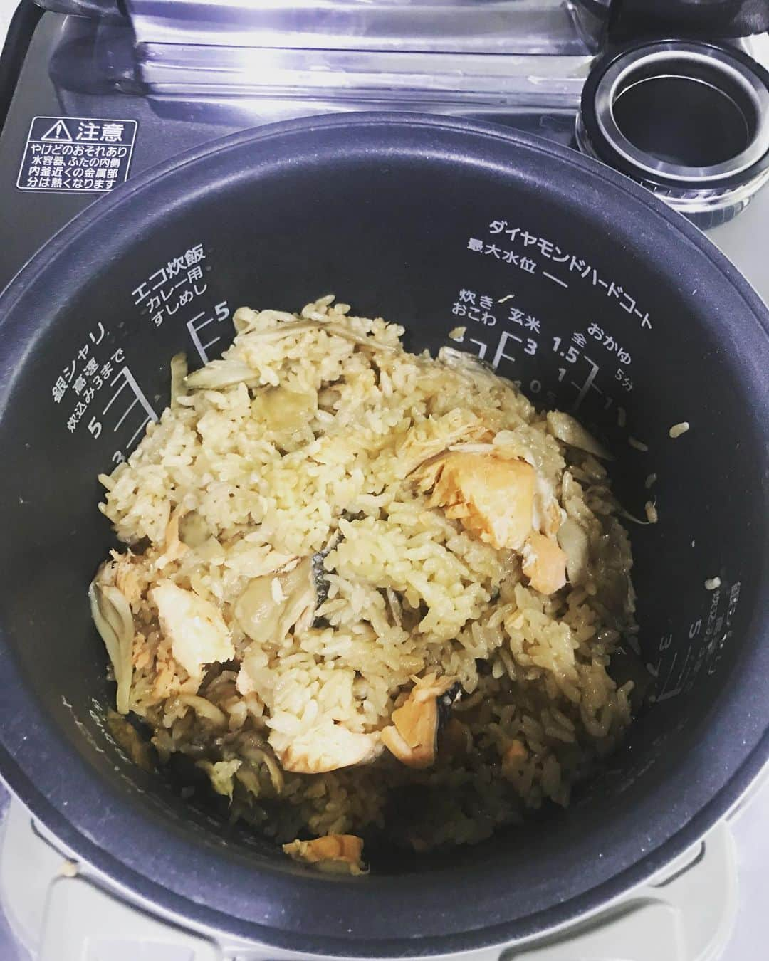 ちすんさんのインスタグラム写真 - (ちすんInstagram)「「きのう何食べた？」にハマりすぎて、朝から炊き込みご飯作ってみた😆  #今更だけど #きのう何食べた？ #ハマりすぎ #炊き込みご飯 #超簡単  #これから #撮影 #行ってきます」5月19日 10時39分 - chisun11