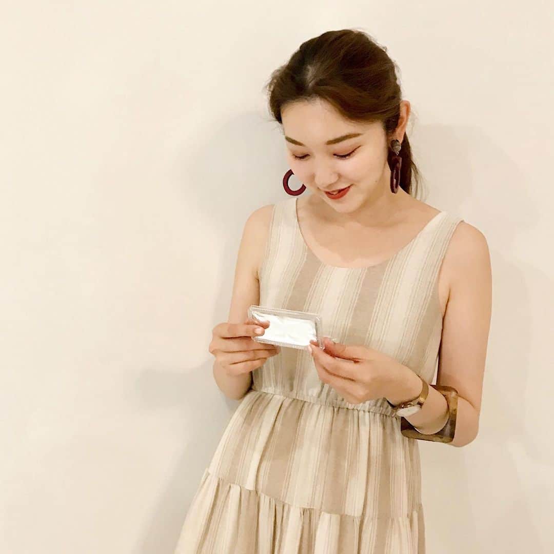 mina hinokuchiのインスタグラム：「. このティアードサーキュラーop、２色買いしたくらいめちゃくちゃお気に入り♡♡ . 写真のメイクは、先日JILLSTUARTのFall collectionを一足お先に体感させてもらったもの🌼真珠のコンセプトで、どれも繊細で綺麗なカラーでした♡ 個人的に1枚目でタッチアップさせて貰った3つ(2枚目)が可愛くてお気に入り♡ . ルミネ10%も今日を入れて残り2日🌻 沢山のお客様に会えて嬉しい毎日♡ 本日もみんなでお待ちしてます☀︎ . #whoswhochico #salonbychico #フーズフーチコ #mina_chicode #mina_メイク #jillstuartbeauty #ジルスチュアート #エターナルクチュール #真珠アイシャドウ」