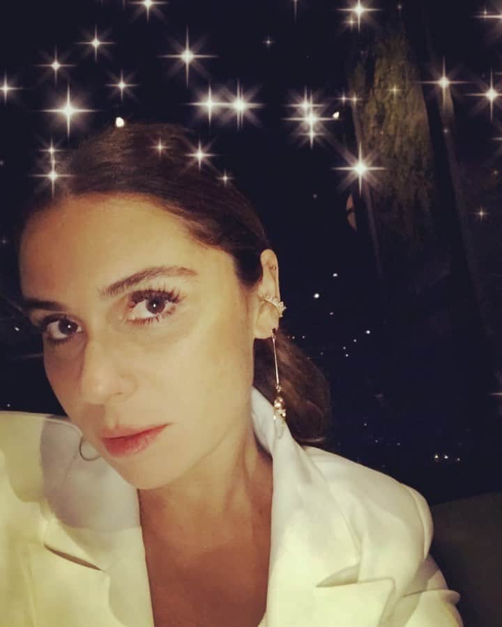 Giovanna Antonelliのインスタグラム：「Boa Noite Noitinha😊!!!!! ✨ Uma noite mágica pra vcs!!!! ✨」