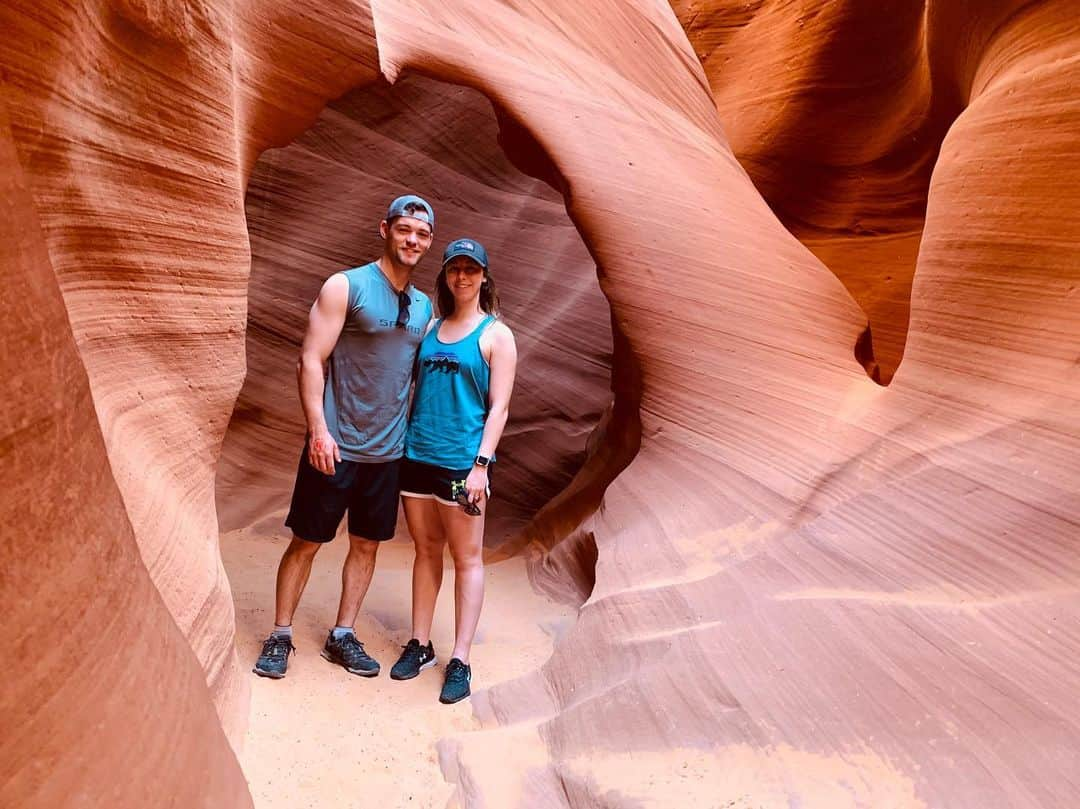 キミー・マイズナーさんのインスタグラム写真 - (キミー・マイズナーInstagram)「Antelope Canyon ✅ Horseshoe Bend ✅ Monument Valley ✅ Swipe for a re-enactment by Josh of where Forrest Gump ended his cross country run 😂 . . . #hiking #utah #nationalparks #antelopecanyon #horseshoebend #monumentvalley #forrestgump #honeymooning」5月19日 10時56分 - kmeiz12