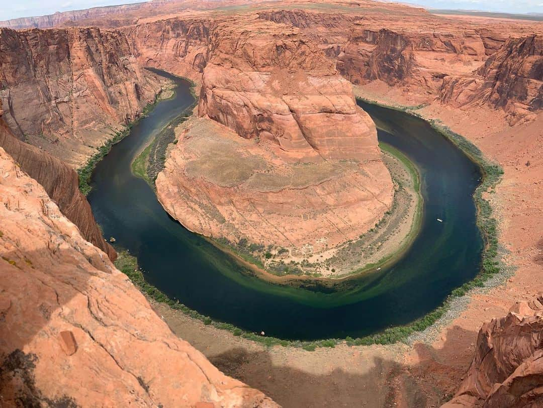 キミー・マイズナーさんのインスタグラム写真 - (キミー・マイズナーInstagram)「Antelope Canyon ✅ Horseshoe Bend ✅ Monument Valley ✅ Swipe for a re-enactment by Josh of where Forrest Gump ended his cross country run 😂 . . . #hiking #utah #nationalparks #antelopecanyon #horseshoebend #monumentvalley #forrestgump #honeymooning」5月19日 10時56分 - kmeiz12