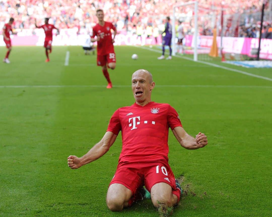 Goal Japanさんのインスタグラム写真 - (Goal JapanInstagram)「. ＼Bayern Munich Legends🇳🇱🇧🇷🇫🇷／ フランクフルト戦の前には退団が決まった #ロッベン と #ラフィーニャ、#リベリ のセレモニーを実施👏 さらに“ロベリー”はアベック弾を記録⚽️⚽️ (Photo:Adam Pretty, Alexander Hassenstein/Bongarts/Getty Images) . #soccer #football #bundesliga #bayernmunich #bayern #arjenrobben #rafinha #franckribery #サッカー #フットボール #バイエルン #⚽️」5月19日 10時53分 - goaljapan