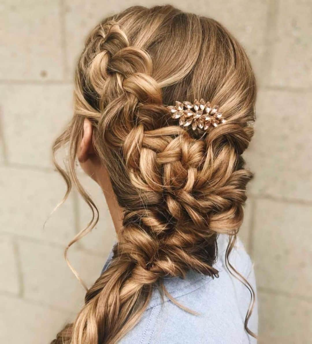 CosmoProf Beautyさんのインスタグラム写真 - (CosmoProf BeautyInstagram)「Our Braid #hairoftheday goes to @krembru.ley for her prom perfect style created with @sexyhair Protect Me, Get Layered, Spray & Play and Powder Play Lite --- Don't forget to check back tomorrow morning on our #IGstories to vote for your favorite #BraidHOTD --- #repost #krembruley #braidedstyle #braidinspiration #braidsofIG」5月19日 11時00分 - cosmoprofbeauty