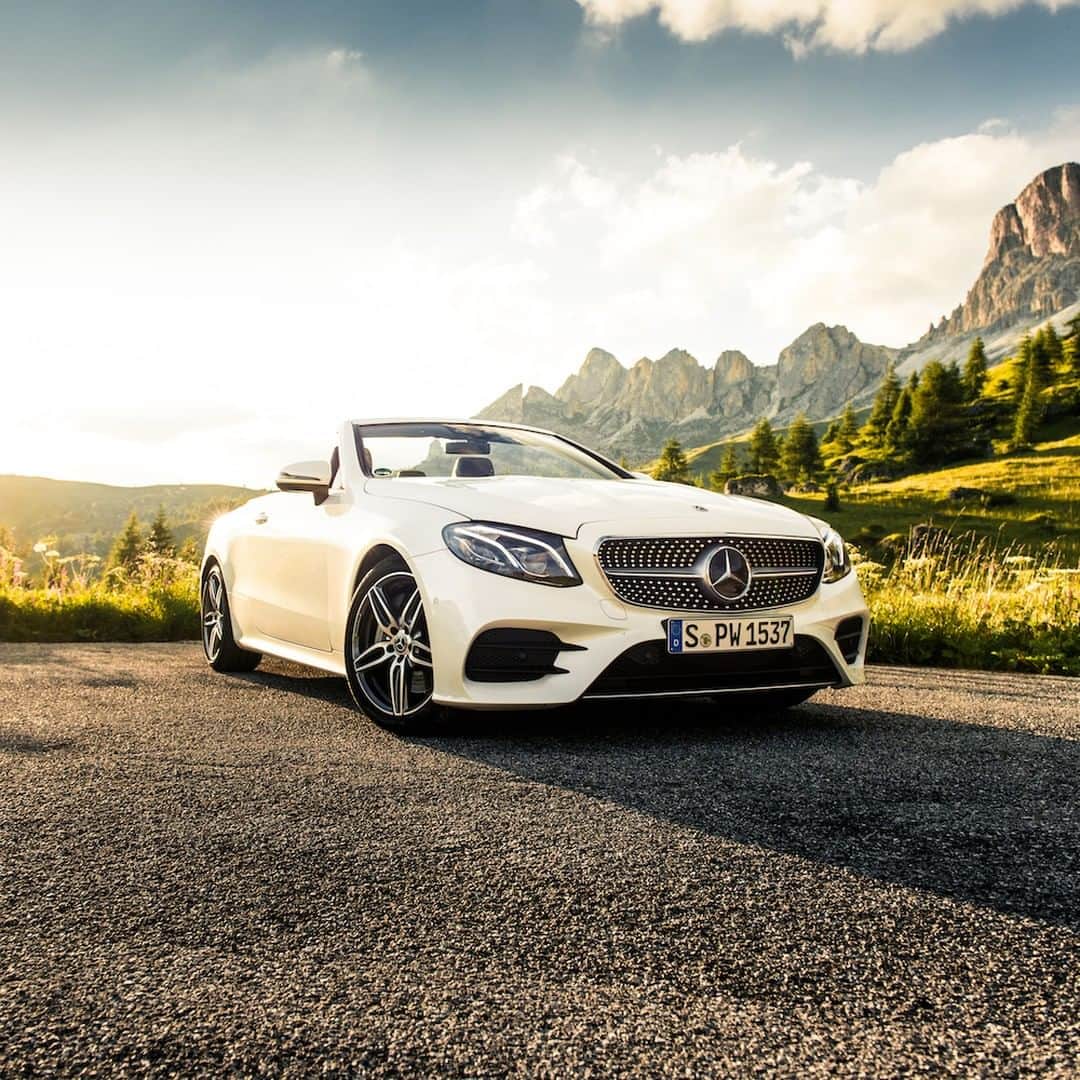 メルセデス・ベンツさんのインスタグラム写真 - (メルセデス・ベンツInstagram)「Making the most of every sunset with the Mercedes-Benz E-Class Cabriolet. 🌅 📸: @denniswierenga for #MBsocialcar  #EClass #Mercedes #MercedesBenz #Cabriolet #Dolomites #Lifestyle #Car #Cartastic #InstaCar #Mountains #Nature #Amazingcars #Travel」5月19日 11時00分 - mercedesbenz
