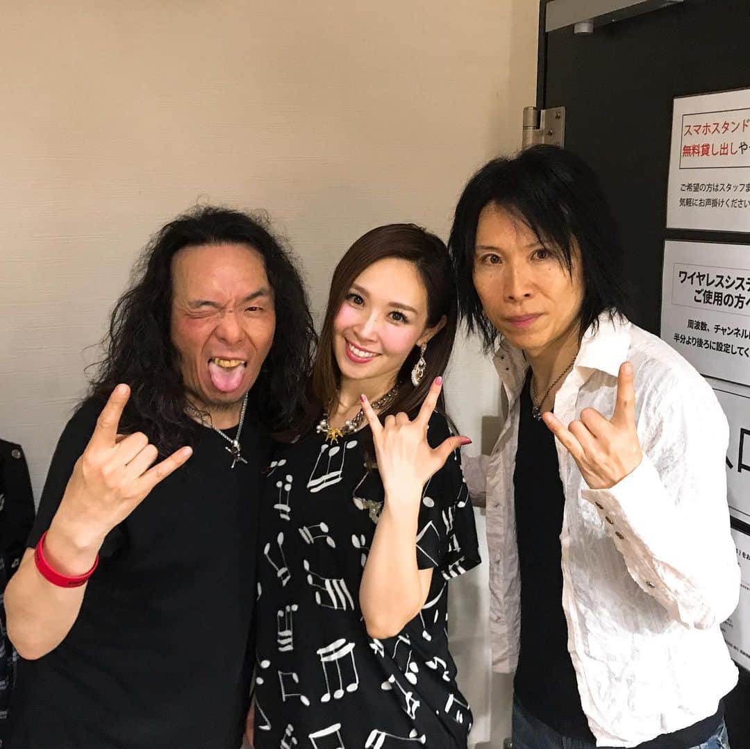 愛内里菜のインスタグラム：「とっても楽しかった〜‼️﻿ ﻿ 起こしくださったみなさま﻿ ありがとうございました🥰﻿ ﻿ KOJIさんバンド﻿ BRASH☆BEATで演奏して頂いて 歌った新曲の﻿ RISEもとても気持ちよかったぁ🤩﻿ ﻿ そして！﻿ 写真ブレてるけど😂﻿ 17（イチナナ）初配信となりましたー🙌﻿ ﻿ 17をKOJIさんからご紹介いただいて、﻿ 私も６月中に配信することが決まりました‼️‼️﻿ リアルタイム配信も頑張ってみます😆﻿ ほんとに生放送になるんだもんね〜﻿ 時代だね🤣🤣﻿ 決まり次第みなさまにお知らせします🙌😌﻿ ﻿ ﻿ #ライブ #ライブイベント﻿﻿﻿﻿﻿ #kojinw8﻿﻿﻿ #brashbeat kojiさん﻿﻿﻿﻿ #brighnation﻿﻿ #sachiart04﻿﻿ #山口PON昌人 さん﻿﻿﻿﻿﻿ #諸橋あず さん﻿﻿﻿﻿ #ロックイベント﻿﻿﻿﻿﻿ #愛内里菜 改め #R として #歌手 再始動﻿﻿﻿﻿﻿ #垣内りか #垣内倶楽部 ﻿﻿﻿﻿﻿ #新曲 #邦ロック#ミュージック#音楽の力﻿﻿﻿﻿﻿﻿ #音楽﻿﻿」