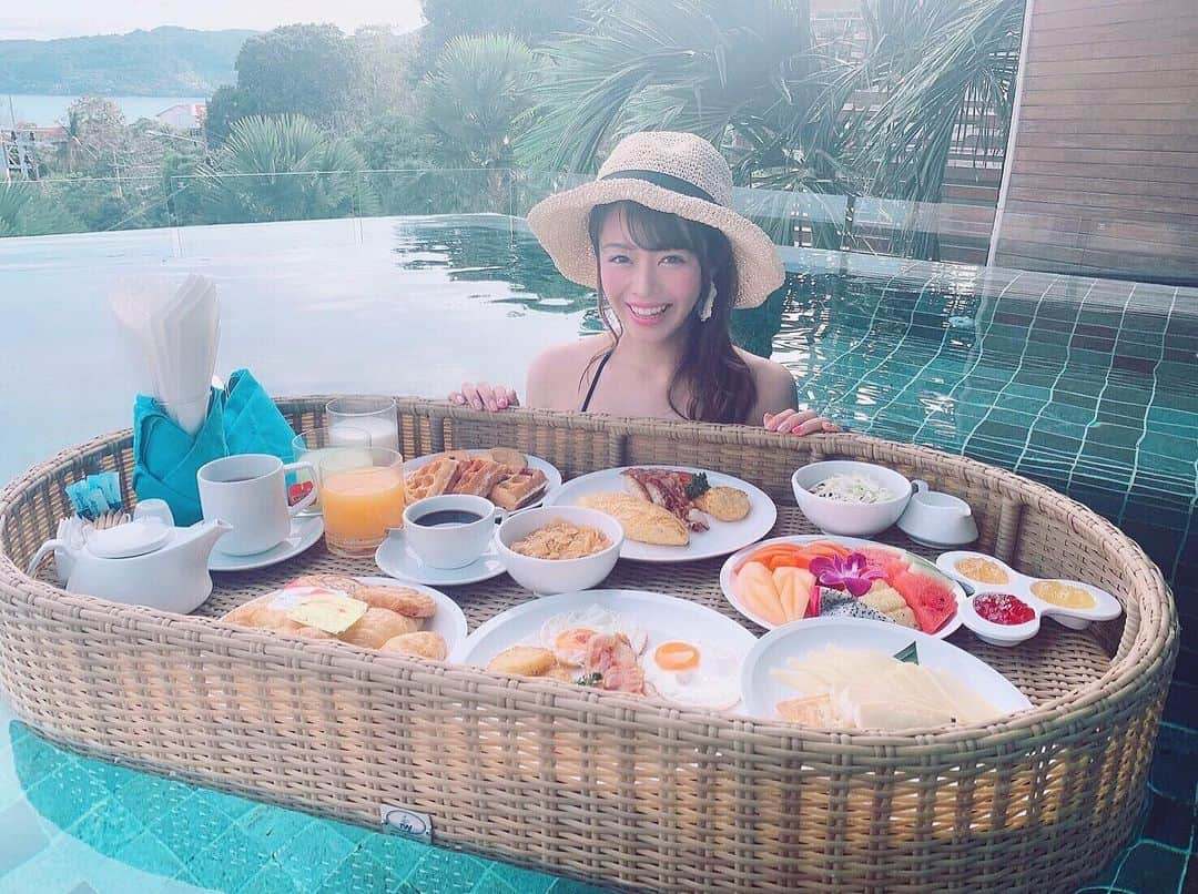 石倉侑芽さんのインスタグラム写真 - (石倉侑芽Instagram)「💓🥞breakfast☕️💓 . プーケット行くって決まった日から これは絶対やりたい❣️って決めてた😊 . お部屋のプールで朝食🥞🍽 チェックインの時に、 スタッフさんにお願いして注文しました😊💓 . 📍#crestresortandpoolvillas . このホテル🏨フォトスポットだらけで 最高やったよ〜(❁´◡`❁)💓 ゆきなちゃんと2人で撮った写真もまた載せます😊 #ゆめちん_phuket」5月19日 11時09分 - yume8115