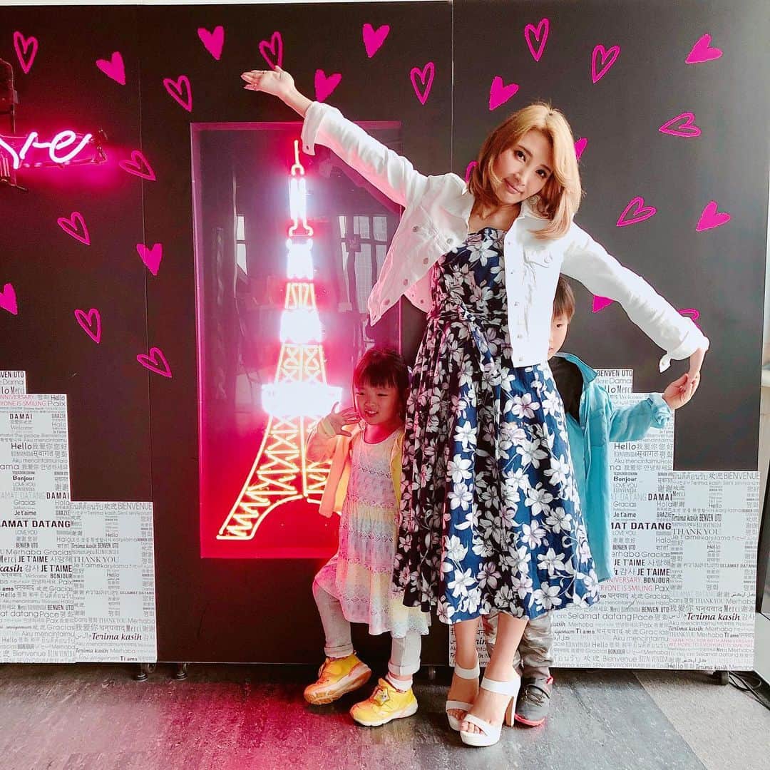 のインスタグラム：「東京タワー🗼✨💖💖💖 うちのファミリーは みんな東京タワー大好き😘 #山内智恵 #東京タワー #思い出の場所 #みんな好き」