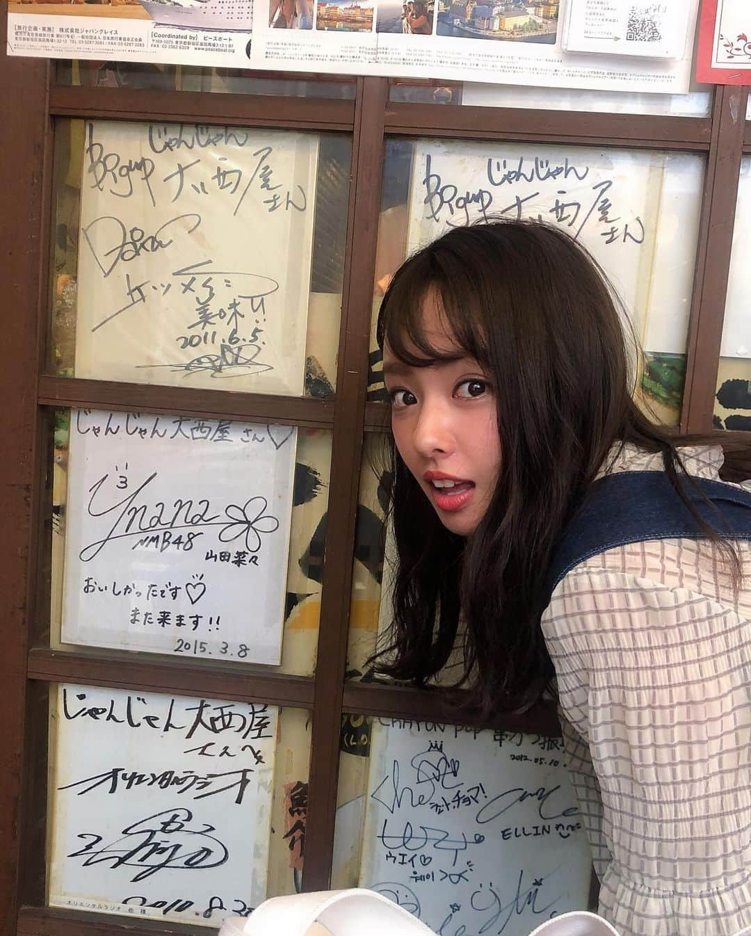 山田菜々さんのインスタグラム写真 - (山田菜々Instagram)「大阪に帰ってきたので久しぶりに #通天閣 へ行ってきました☺️❤︎ NMBを卒業した直後に出した卒業メモリアルフォトブックで行った串カツ屋さんに🍢  まだサインありましたっ✨  #大阪 #4たす3は7」5月19日 11時17分 - tannana.yamada