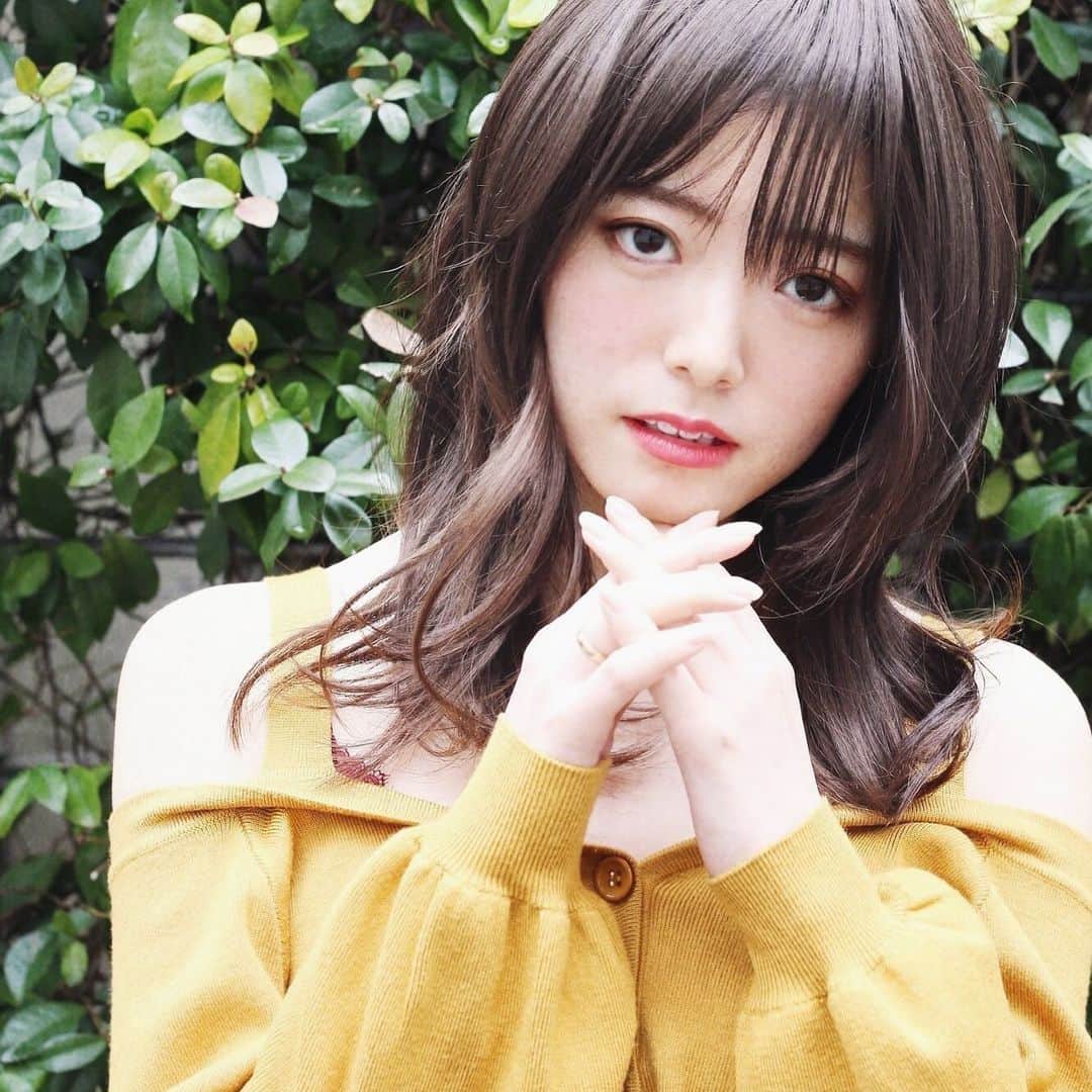 渡部幸也のインスタグラム：「ナチュラルでラフな、簡単にスタイリング出来て可愛いヘア✨ 前髪は目にかかる感じですが、透け感のある質感なので重すぎなくオススメです🙆‍♂️ 21日の火曜日・22日の水曜日はヘアメイクの為サロンに出勤出来ませんので、ご予約は本日の18時以降、明日の20日、23日の木曜日以降でお待ちしています🙇  #ヘアスタイル #ヘア #髪型 #ヘアカタログ #ヘアセット #ヘアアレンジ #パーマ #カラー #ヘアカラー #hair #恵比寿美容院 #代官山美容室 #代官山美容院 #美容学生 #サロン #中目黒美容室 #中目黒美容院 #恵比寿美容室 #サロンモデル #lala__hair #ヘアメイク #hpb_hair #中目黒 #代官山 #恵比寿 #渋谷 #ar_magazine #murua #emoda #snidel」