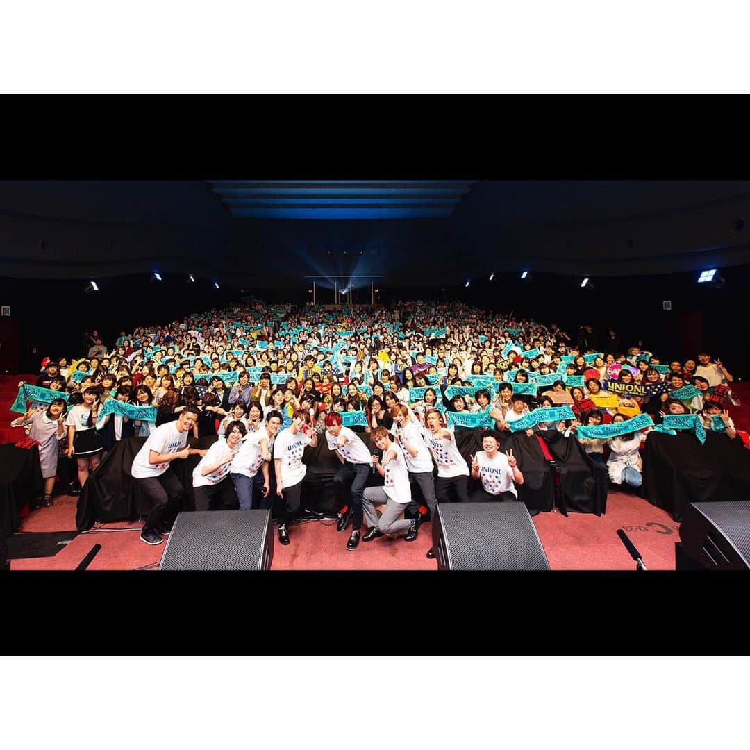 のインスタグラム：「THE UNITED TOUR 2019 "REVIVAL" ツアーファイナルありがとうございました🌈  1月から始まった長い全国ツアー14箇所、無事に千秋楽を迎えることができました‼️ ゲストアーティストのみんな、バンドメンバー、そして何よりツアーでユニオネと一緒に団結してくださったファンのみんな、本当にありがとうございました😊  Photo by @aya.watada  #UNIONE #TOUR #final #boyband #vocal #vocalist #singer #tokyo #yurakucho #REVIVAL #revive」
