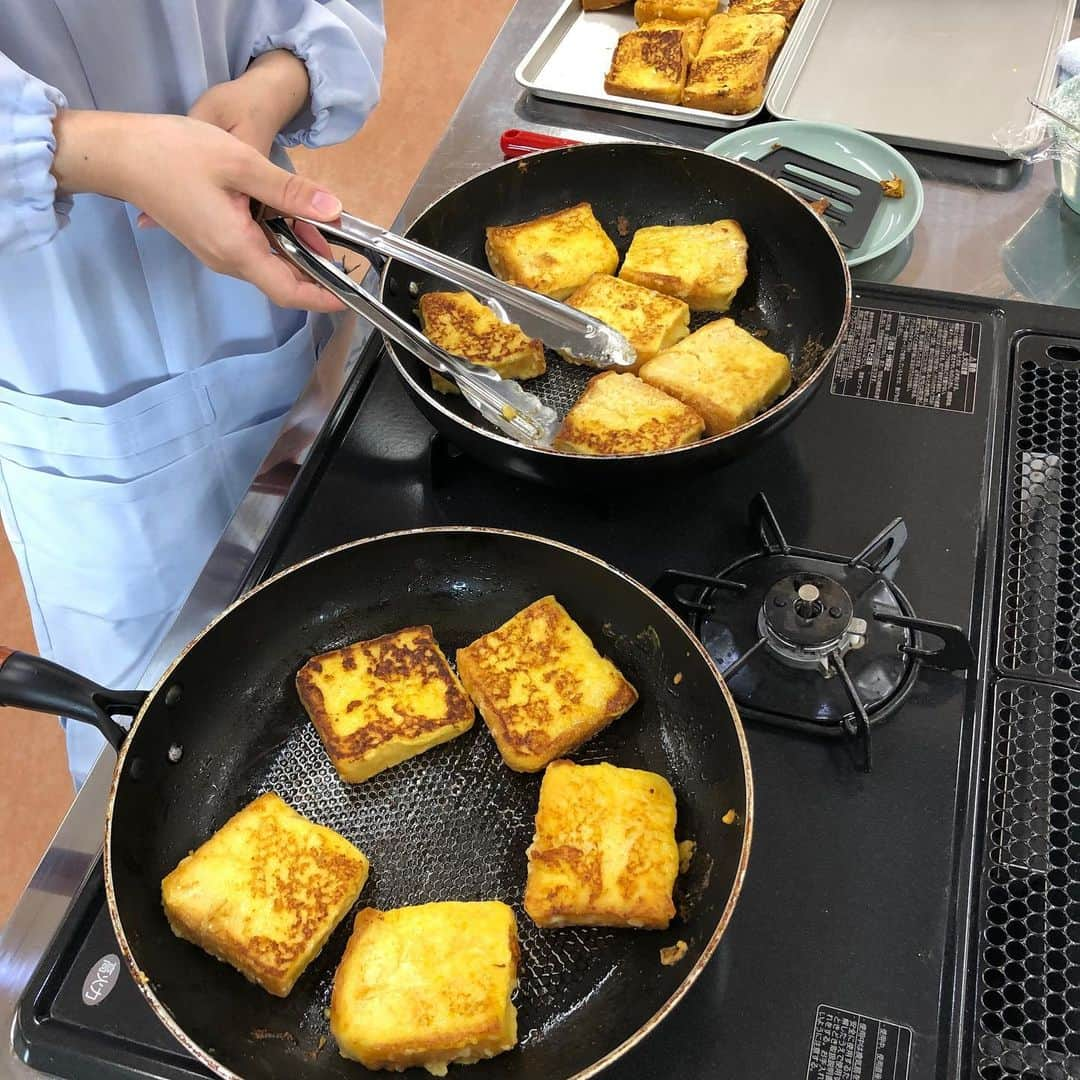 福岡女子短期大学さんのインスタグラム写真 - (福岡女子短期大学Instagram)「＠健康栄養学科 . こんにちは、福岡女子短期大学です。 オープンキャンパス開催中💕 . #福女短 #福岡女子短期大学 #健康栄養学科 #福岡女子短期大学健康栄養学科 #福女短オーキャン #オープンキャンパス #インスタ映え #高校生 #進路 #体験イベント #オーキャン #学校 #栄養士 #栄養士の卵 #あまざけ #甘酒レシピ #スムージー #フルーツスムージー #健康 #栄養教諭 #栄養教諭の卵 #栄養士になりたい #食物栄養科 #進路相談 #未来の栄養士 #福岡の女子短期大学 #高校1年生 #高校2年生 #高校3年生 . ========[ 資料請求 ]======== ． 新しい福岡女子短期大学の資料請求（2020大学案内📕）を無料送付中です。本学ホームページ📲からお気軽に申し込みください🌟 . 子ども学科/健康栄養学科 音楽科/文化教養学科 ． 福岡女子短期大学 住所：‪‪‪福岡県太宰府市五条四丁目16番1号‬‬‬ tel：‪‪‪092-922-4034‬‬‬（代表） . =======================」5月19日 11時24分 - fukuoka_wjc