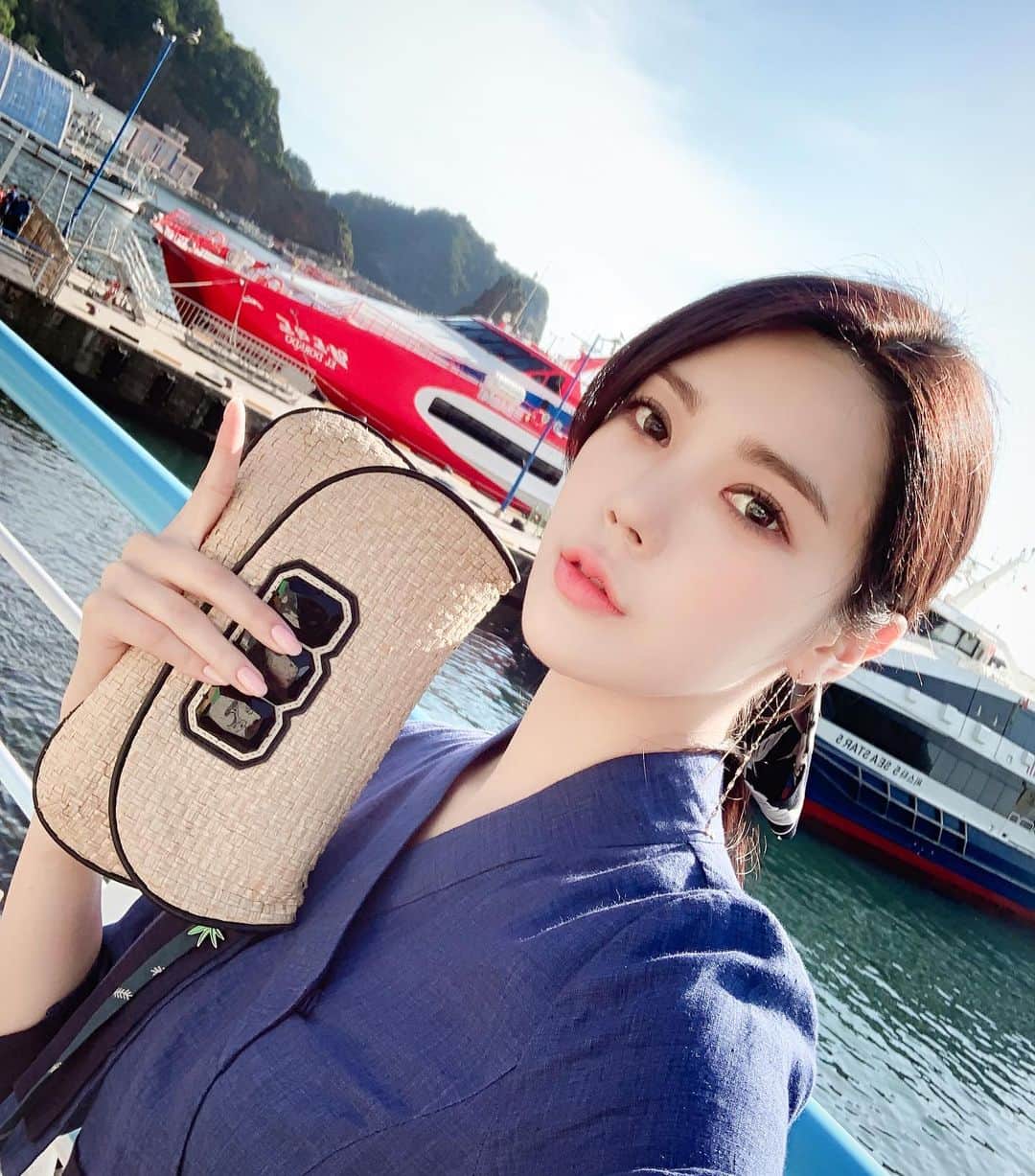 リジ のインスタグラム：「울릉도에서 독도 가는길❣️ 선장님 덕분에 조타실도 들어가고 감사합니다요!」