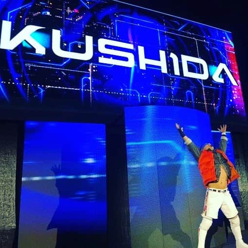 KUSHIDAさんのインスタグラム写真 - (KUSHIDAInstagram)「🗻🗻🗻 WWEという会社はまるで山のようです、ビッグマウンテン。まだ麓付近。頂上付近を歩く人たちの背中なんか全く見えなくて存在しているかどうかもわからなくなるくらい遥か先。だから登り甲斐がある。山道はどういうルートなのか、足元に何が落ちているか、誰とすれ違うか、見える風景が時間と共にどう変化してくるか。興味は尽きません。 とにかく今日を今日で一生懸命がんばるしかない毎日。明日は巡業最終日ー。」5月19日 11時36分 - kushida_ts