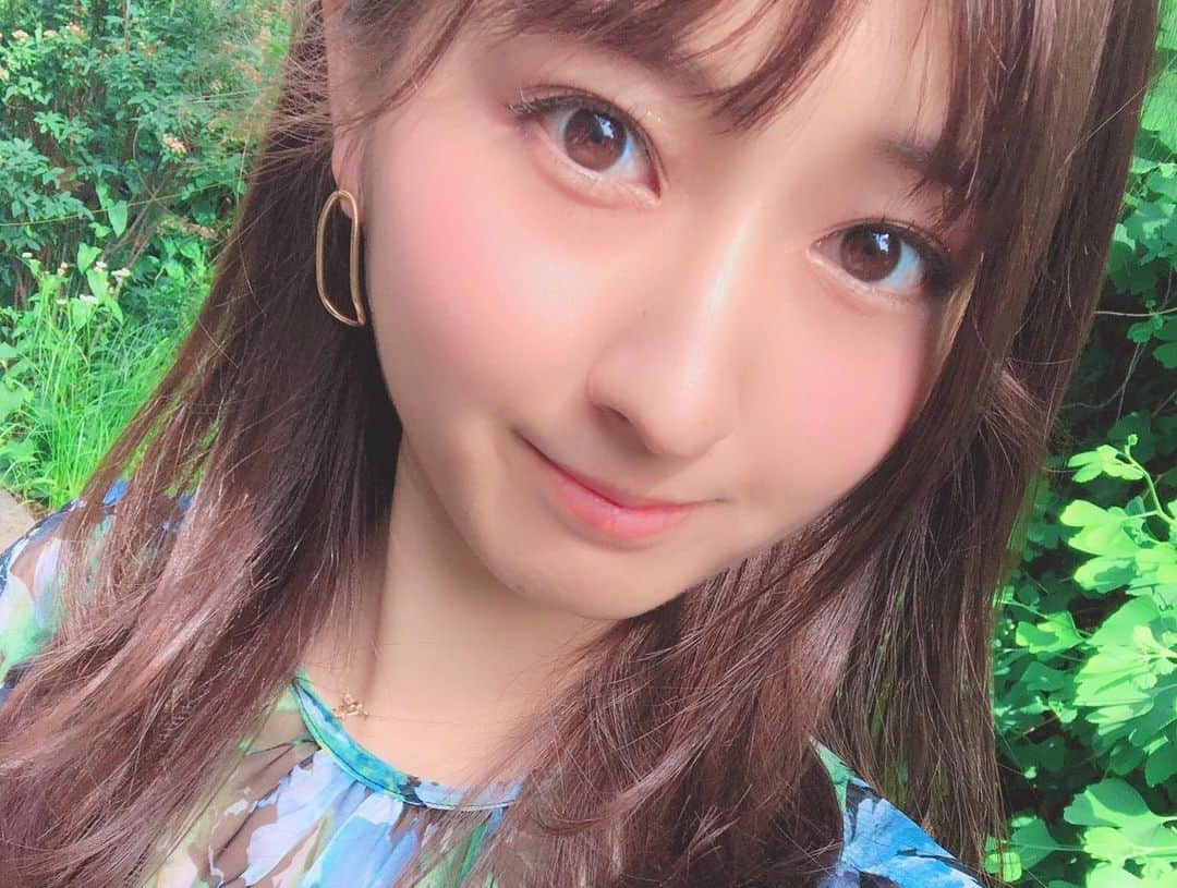 岡田彩花さんのインスタグラム写真 - (岡田彩花Instagram)「. FMヨコハマ『湘南ジョイフルドライブ』リポート行ってきます！💓 . 今日は黒のカムリに乗って、小田原市下曽我で行われている「曽我の傘焼まつり」へ🖤😎 . 13:10頃からです！聞いてね💗 . . . #FMヨコハマ #fmyokohama #FM横浜 #ラキミ #luckyme #湘南ジョイフルドライブ #SHONANJOYFULDRIVE #湘南 #ジョイフル #ドライブ #SHONAN #JOYFUL #DRIVE #おでかけ #ネッツトヨタ湘南 #Netz #TOYOTA #トヨタ #カムリ #CAMRY #黒 #black . #岡田彩花 #あやかんぬ #ayakaokada #シグマセブン #シグマセブンフェイス #女優 #リポーター #モデル」5月19日 11時36分 - ayakaokada1108