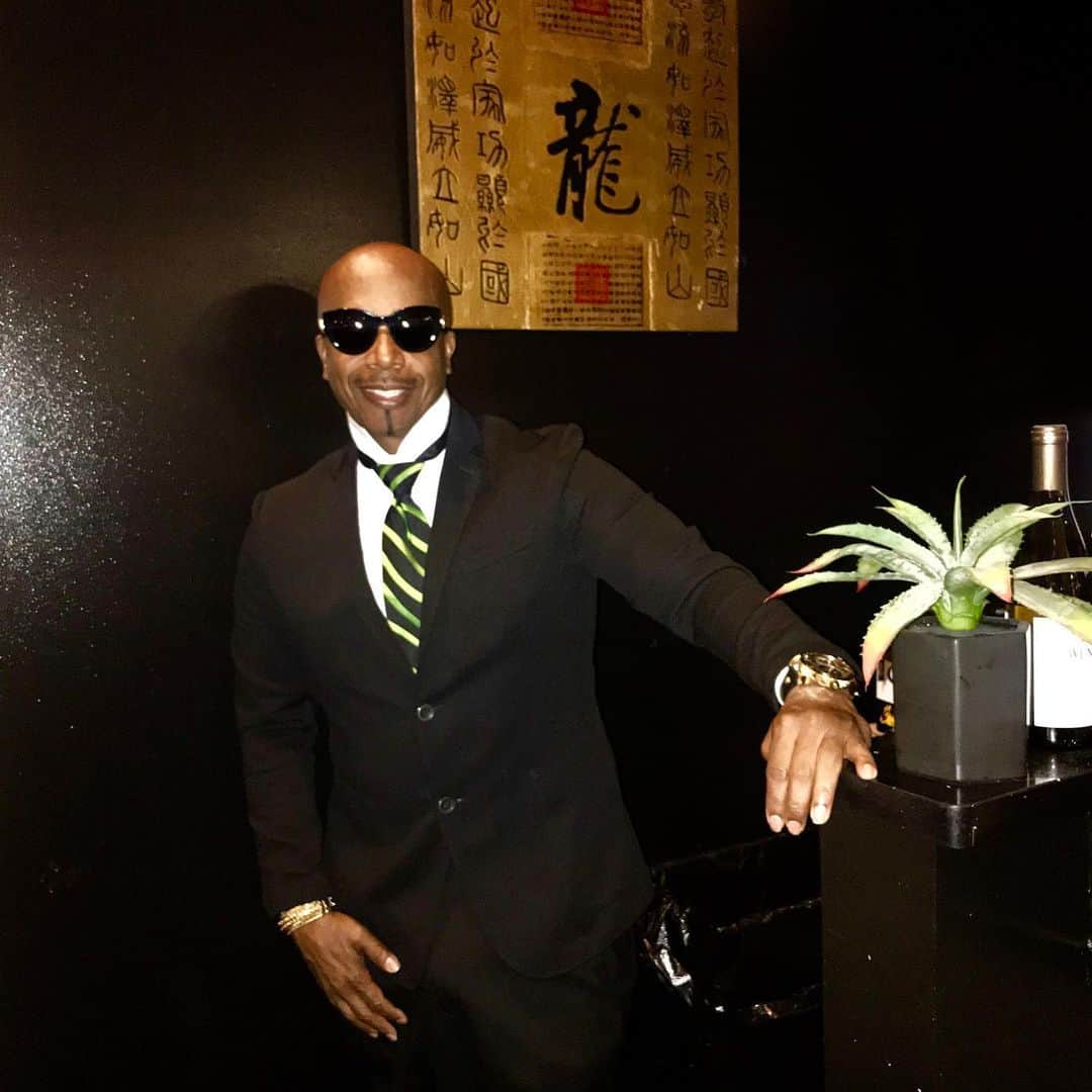 MCハマーのインスタグラム：「Find and apprehend PEACE and everything else is easily obtained. 👊🏾💯🕺🏿」