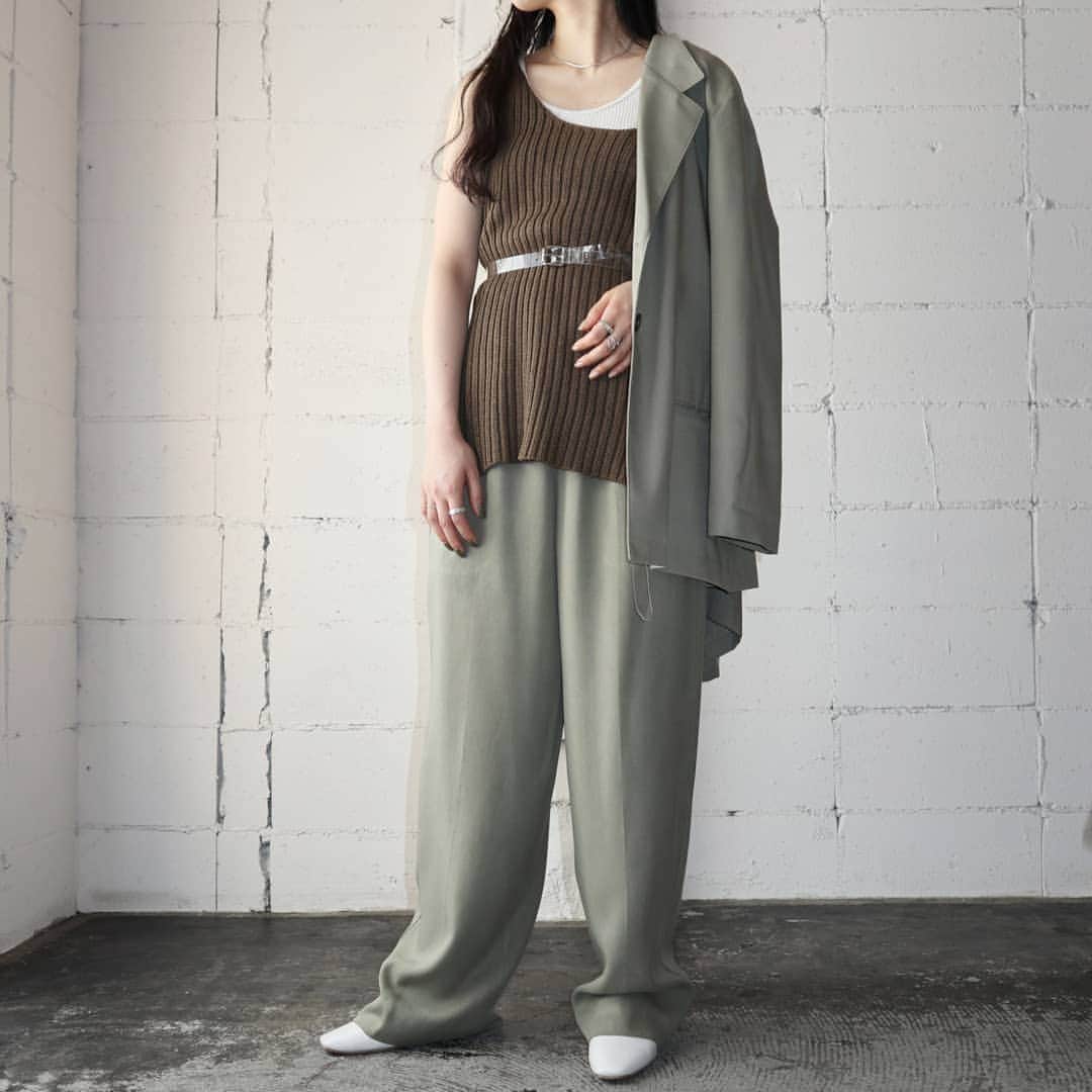 吉祥寺 古着屋 Orfeoのインスタグラム：「All Khaki Style  #orfeo #kichijoji #tokyo #vintage #used #fashion #coordinate #outfits  掲載商品のお問い合わせはメールにて承っております。コメント、DMでのお問い合わせは受け付けておりませんのでご了承ください。」