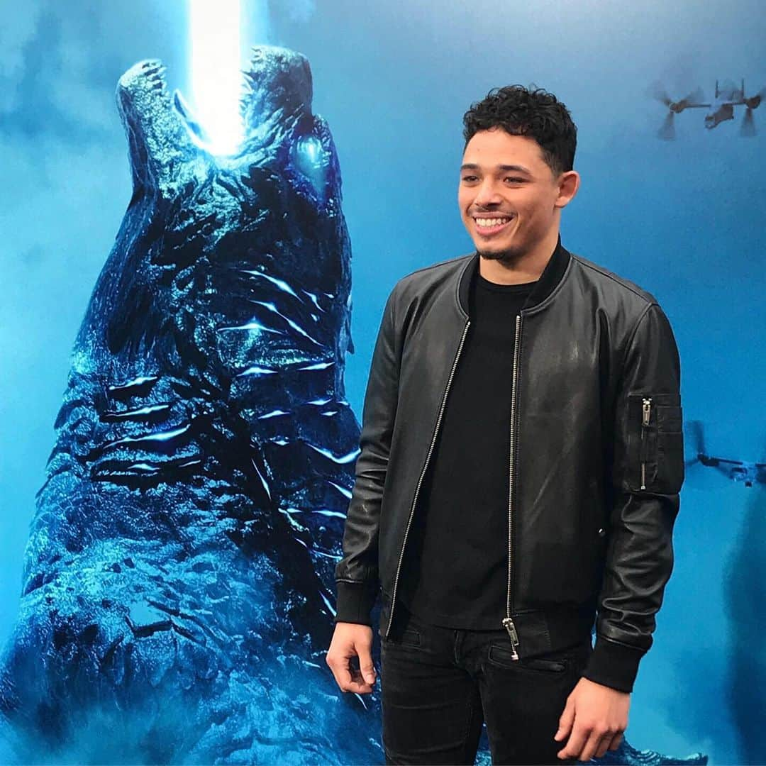 Warner Bros. Picturesさんのインスタグラム写真 - (Warner Bros. PicturesInstagram)「The cast and director of #GodzillaMovie shut down Hollywood Blvd tonight. Don’t miss the movie roar when it roars into theaters May 31. Advance tickets at the link in bio!」5月19日 12時05分 - wbpictures