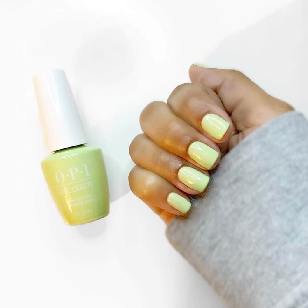 OPIさんのインスタグラム写真 - (OPIInstagram)「Weekends are for treating yourself to a #gelmanicure ! What color are you wearing? #HowDoesYourZenGardenGrow #greennails @starlightaestheticsuk #OPIObsessed #gelcolor #gelnails #notd」5月19日 11時58分 - opi