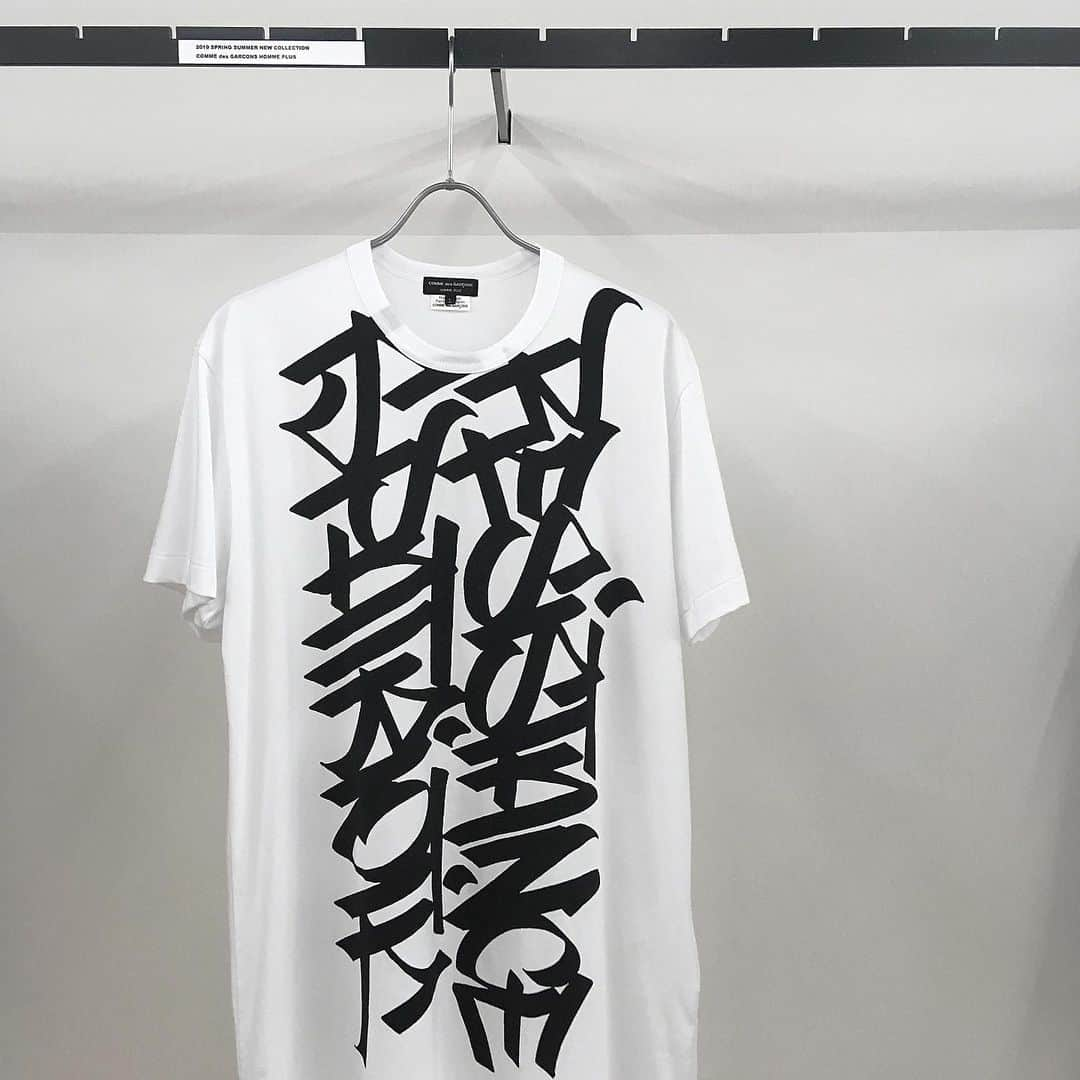 エリミネイターさんのインスタグラム写真 - (エリミネイターInstagram)「19SS COMME des GARÇONS HOMME PLUS×FAUST Tee Shirt has arrived at ELIMINATOR.  Faust is a graffiti artist from New York. ▪︎LONG Tee [ RESISTANCE IS PATRIOTIC ] ▪︎S/S Tee [ YOUNG GUNS ]  #commedesgarcons #commedesgarconshommeplus #reikawakubo #punk #anti #art #faust #graffiti #ny #graffitiart #ss19 #ss19collection #19ss #nike #nikeair #airpresto #mensfashion #menswear #mensstyle #eliminator #tokyo #daikanyama #limitededition #crazysuit #collaboration」5月19日 12時00分 - eliminator_tokyo