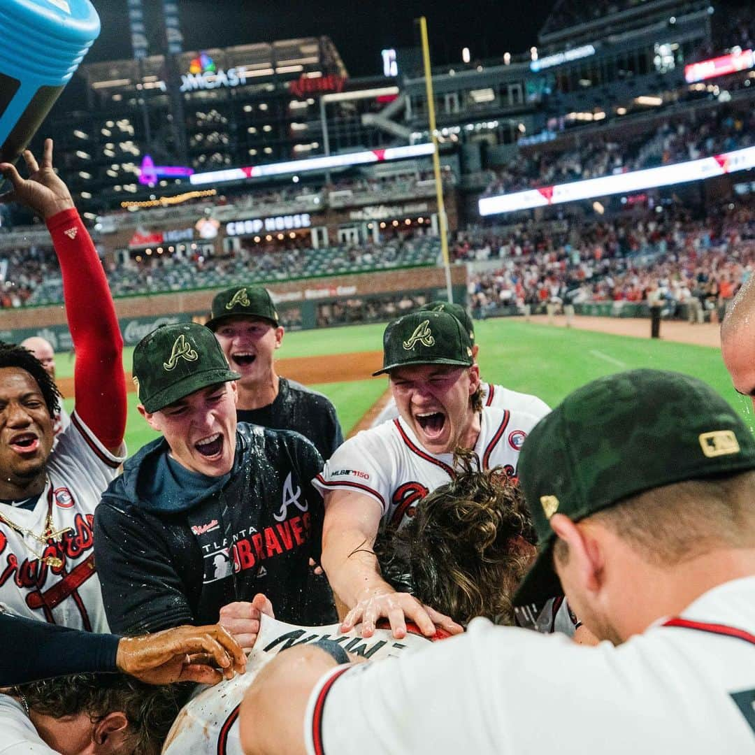 アトランタ・ブレーブスさんのインスタグラム写真 - (アトランタ・ブレーブスInstagram)「GO WIN THIS THING, FREDDIE!!!!!! #ChopOn」5月19日 12時06分 - braves