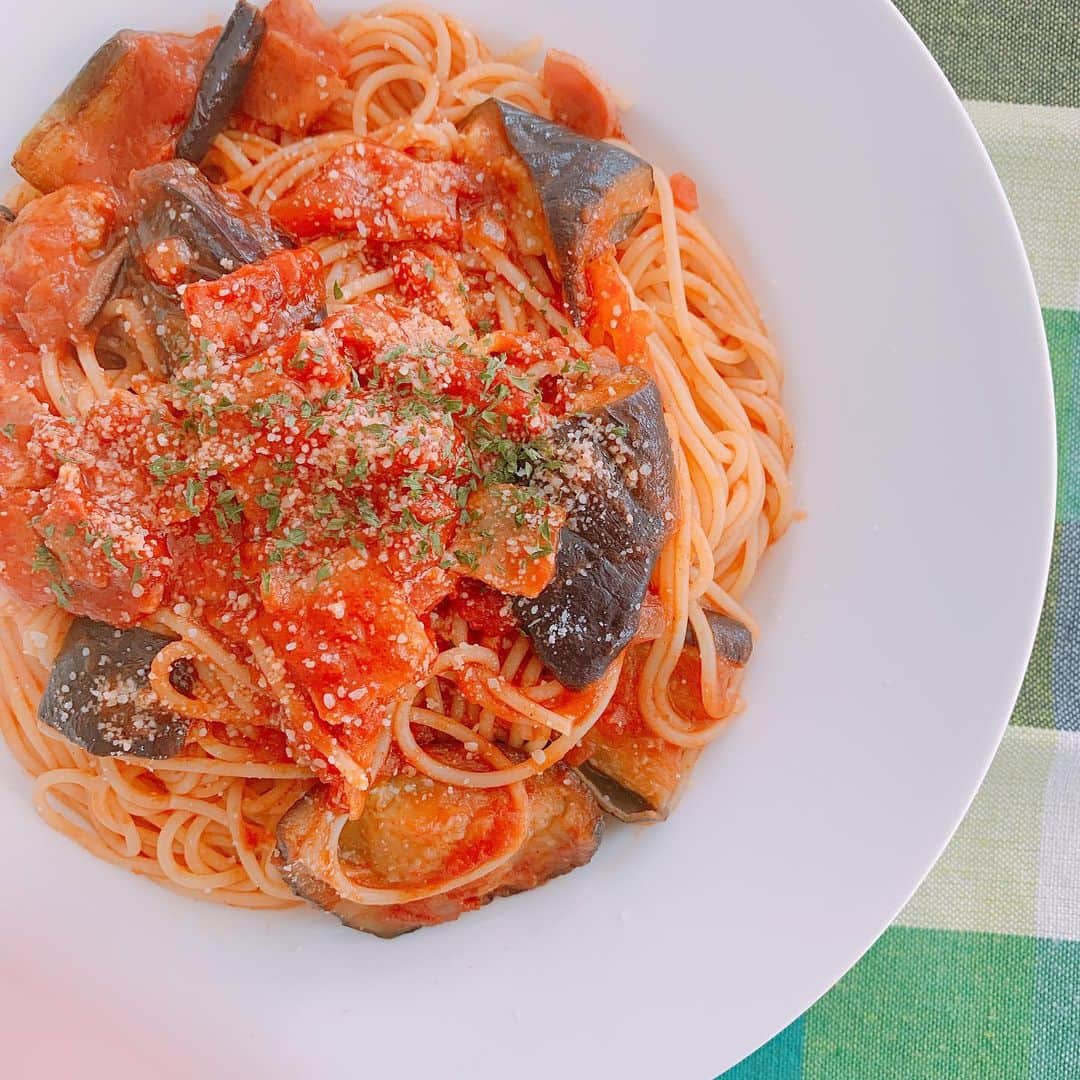 HIROMINのインスタグラム：「❁︎ ❁︎ lunch🍴(昨日のwww) ❁︎ 茄子トマスパゲティ作った🤤 パスタは手軽に作れるから良きね🤗 ❁︎ #お昼ごはん #おうちごはん #手料理 #料理 #lunch #cooking #meal #food #like #life #good #smile #happy #instagood #instafood #instalike #instapic #instaphoto」