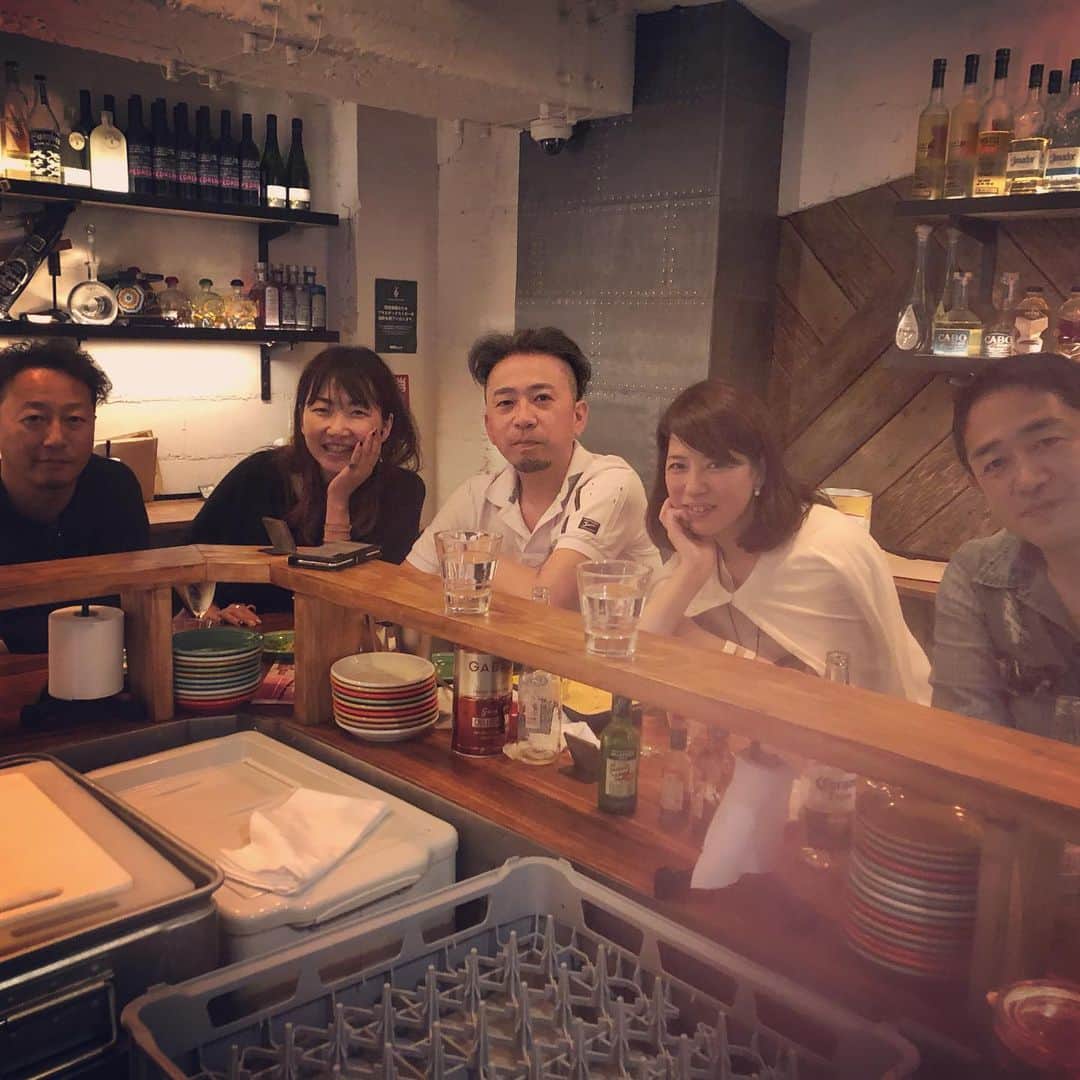 阿部洋子さんのインスタグラム写真 - (阿部洋子Instagram)「🥂 #午前2時  #同級生  みんな中身は高校生のまま😝 #上京組  たのしくて飲みすぎた。 ほんと共学でよかったなーって 会うたび思う。 同じ時間を共有してた仲間たち♥ おとなになっても変わらないねー #thankyou」5月19日 12時20分 - hirocoring