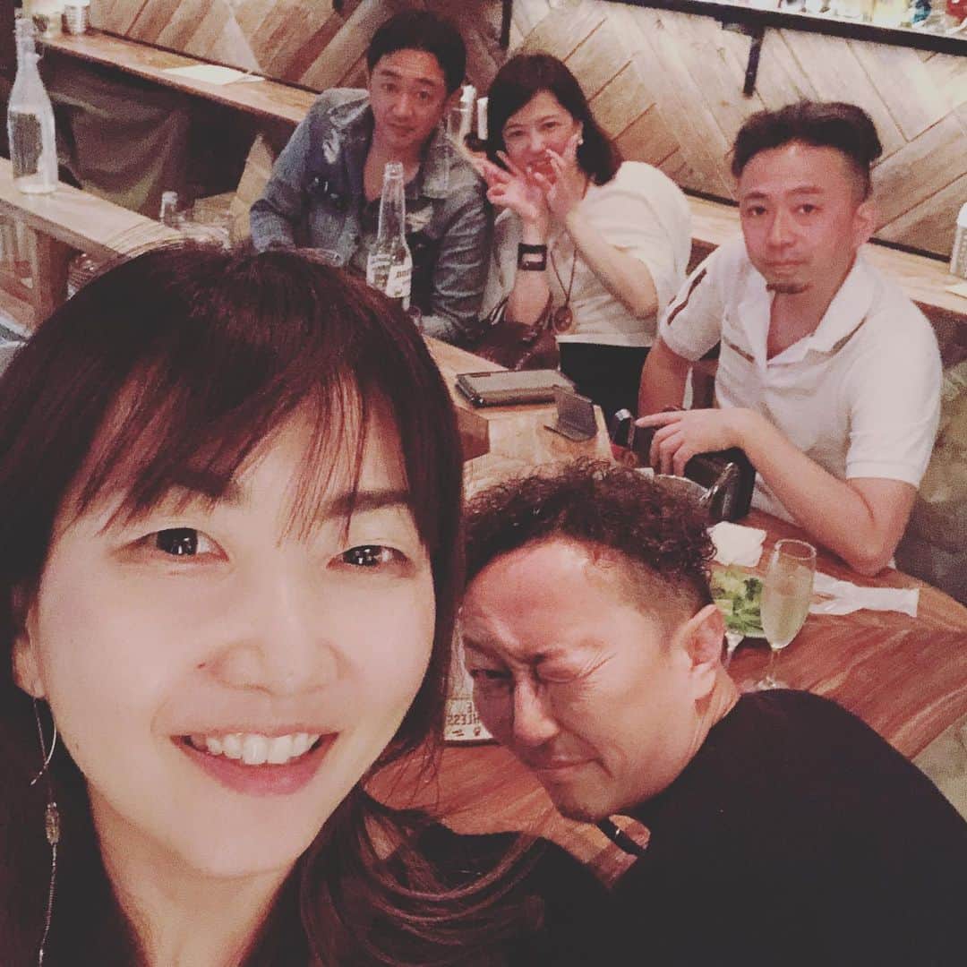 阿部洋子さんのインスタグラム写真 - (阿部洋子Instagram)「🥂 #午前2時  #同級生  みんな中身は高校生のまま😝 #上京組  たのしくて飲みすぎた。 ほんと共学でよかったなーって 会うたび思う。 同じ時間を共有してた仲間たち♥ おとなになっても変わらないねー #thankyou」5月19日 12時20分 - hirocoring