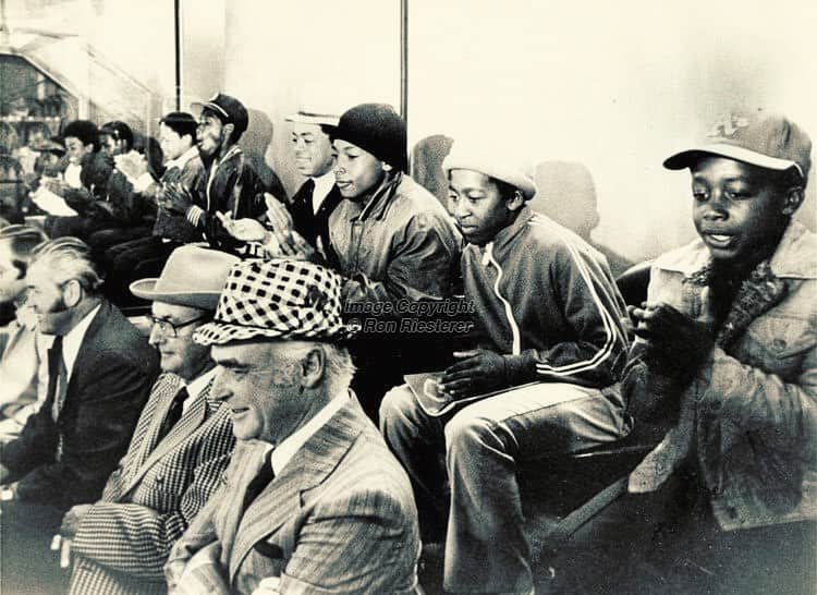 MCハマーのインスタグラム：「This is where it all started ... Mr.Finley hired me and I immediately went outside and brought all my friends into his private owners box. He loved it. If you look real close you can see that I filled the box next to us as well. These were my dudes from 73rd,The Vill,Seminary,98th ave, the ESO .. we all hustled at the Coliseum as kids to make our OWN money. Help Mama out. 👊🏾💯」
