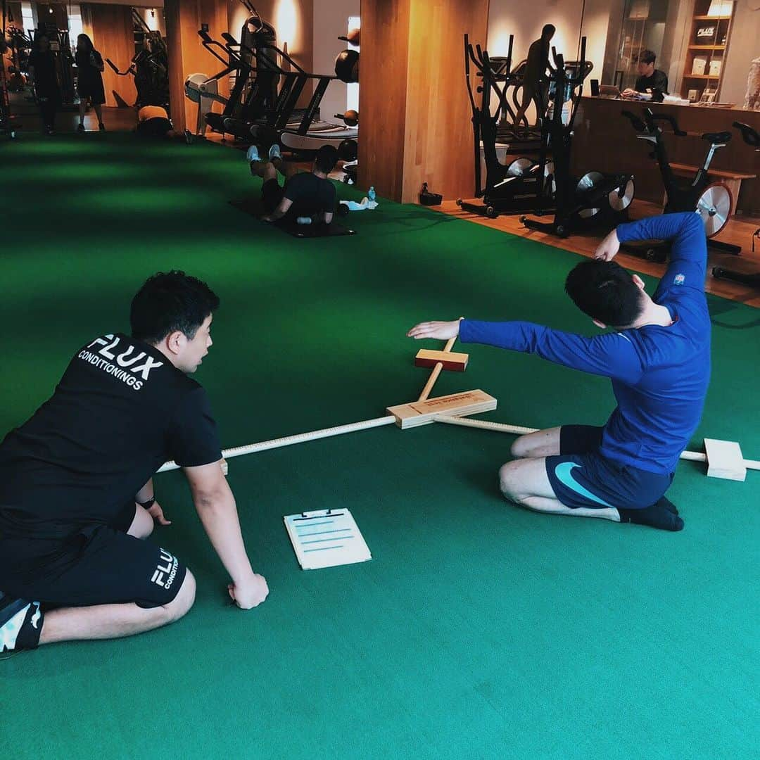 FLUX CONDITIONINGSさんのインスタグラム写真 - (FLUX CONDITIONINGSInstagram)「・ Performance Training ・ パフォーマンストレーニングは生活やスポーツの軸となる身体の動きをより良く機能的にするためのトレーニング。 FLUXでは3ステージ、6段階のアプローチをおこなっています。 趣味をもっと楽しみたい方からトップアスリートまでそれぞれの目的に合ったトレーニングを。 ▷水泳 ▷トライアスロン ▷ボルダリング ▷格闘技 ▷マラソン  etc... #fluxconditionings #flux #conditioning #training #physical #athlete #gym#performance #sports #daikanyama #shibuya #trainer #フラックスコンディショニングス #コンディショニング #トレーニング #アスリートサポート #パフォーマンストレーニング #スポーツ #水泳 #空手 #格闘技 #ボルダリング #マラソン #トライアスロン #サッカー #渋谷 #代官山ジム」5月19日 12時34分 - flux.conditionings