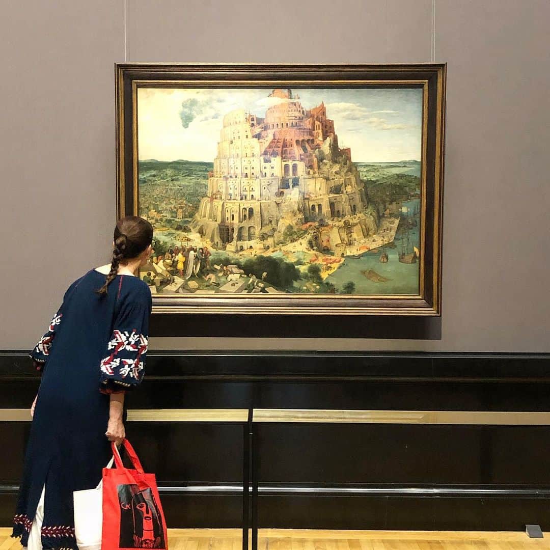 のインスタグラム：「ブリューゲルの「バベルの塔」は2作品あり、1作はオランダに、そして、もう1作はここウィーンの「美術史博物館」に収蔵されています。 #バベルの塔 #ブリューゲル #ウィーン #美術史博物館 #美術史美術館」