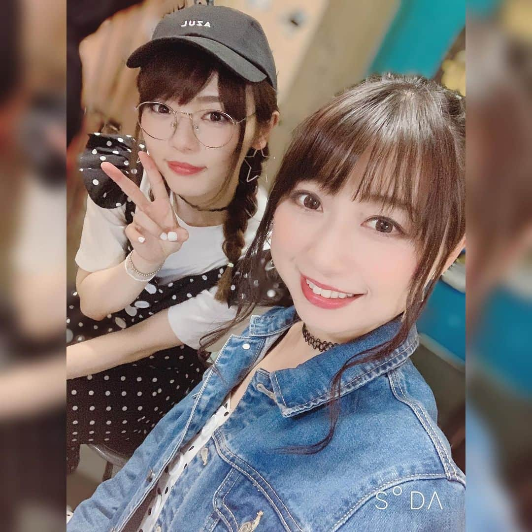 夏目樹里さんのインスタグラム写真 - (夏目樹里Instagram)「昨夜は✦*｡ 渋谷RUIDO K2にて MISSIWさん10周年記念ツアー「Revolution」ライブでした❣️🙌 . 早い時間からたくさんの方が駆けつけてくれて🥺 アズシャポ応援も心強すぎた〜❣️ 本当にありがとう( ु ›ω‹ ) ु♡ . いつもピュアでひたむきで優しくて全力なMISSIWさん大好きです🥰 改めておめでとうございます✨⑩㊗️💐 そしてこれからもよろしくお願いします🤗 . #アズールシャープ #渋谷ライブ #コーヒーパワー #星野珈琲店」5月19日 12時36分 - juri_azure