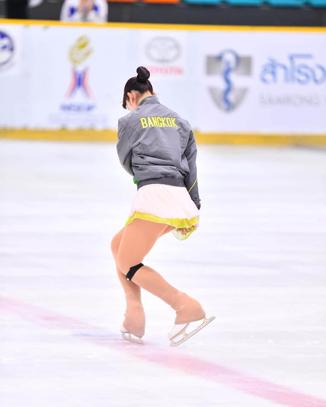 のインスタグラム：「Honored to be receiving the best skater award in my last year competing in the national youth games ✨🏆🥇 Thank you everyone for making it memorable ☺️ ขอขอบคุณ @waewrada @nonnie.sr + ทีน่า ที่ช่วยกันส่งแข่ง ไม่งั้นไม่รอดแน่ 😂🙏🏻 และขอขอบคุณ #TeamUnnies @happinnessx @promsanla_sk8 @niki_sattzsk8 @thamesy_sk8 ที่ช่วยกันเชียร์ป้าให้เล่นจนจบโปรแกรม 🤣 (หรือว่าเราต้องเป็นทีมอาจุมม่า 😆) #กีฬาเยาวชนแห่งชาติครั้งที่35 #บุรีรัมย์เกมส์」