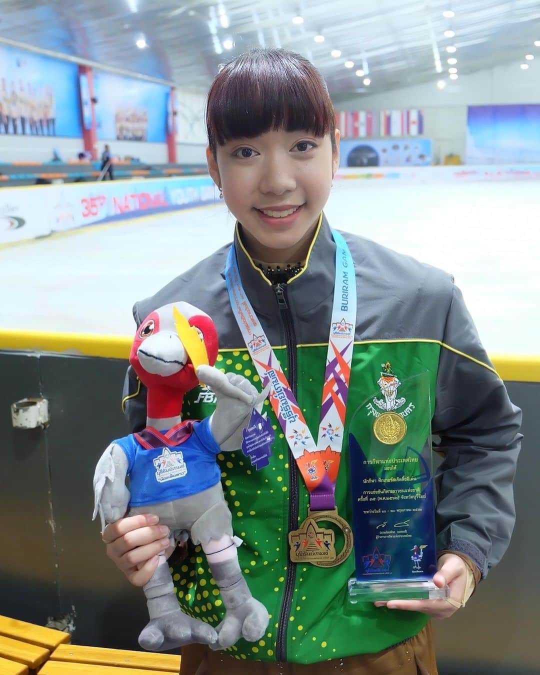 シータ・ラムサムさんのインスタグラム写真 - (シータ・ラムサムInstagram)「Honored to be receiving the best skater award in my last year competing in the national youth games ✨🏆🥇 Thank you everyone for making it memorable ☺️ ขอขอบคุณ @waewrada @nonnie.sr + ทีน่า ที่ช่วยกันส่งแข่ง ไม่งั้นไม่รอดแน่ 😂🙏🏻 และขอขอบคุณ #TeamUnnies @happinnessx @promsanla_sk8 @niki_sattzsk8 @thamesy_sk8 ที่ช่วยกันเชียร์ป้าให้เล่นจนจบโปรแกรม 🤣 (หรือว่าเราต้องเป็นทีมอาจุมม่า 😆) #กีฬาเยาวชนแห่งชาติครั้งที่35 #บุรีรัมย์เกมส์」5月19日 12時58分 - palmipalmtrees