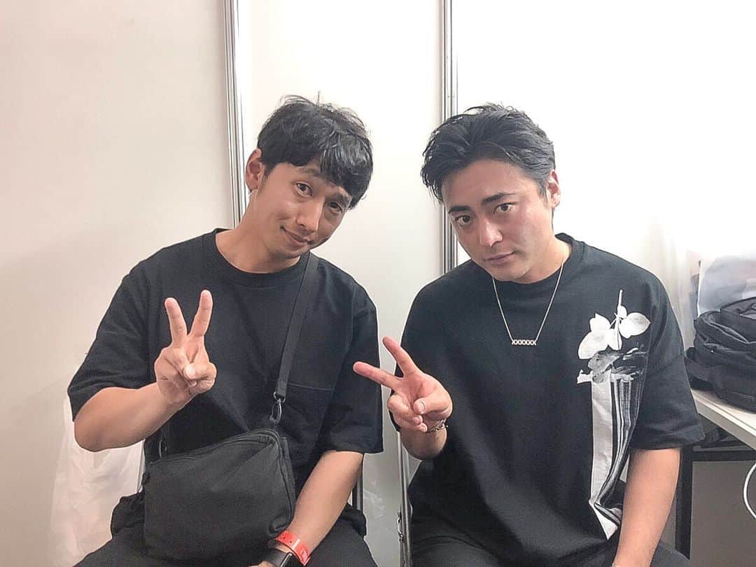 大川竜弥のインスタグラム：「「GirlsAward 2019」におじゃましました。不審者だと思われないように、美容院できれいな大川にしてもらってから潜入しました。山田孝之パイセン、いつもありがとうございます。」