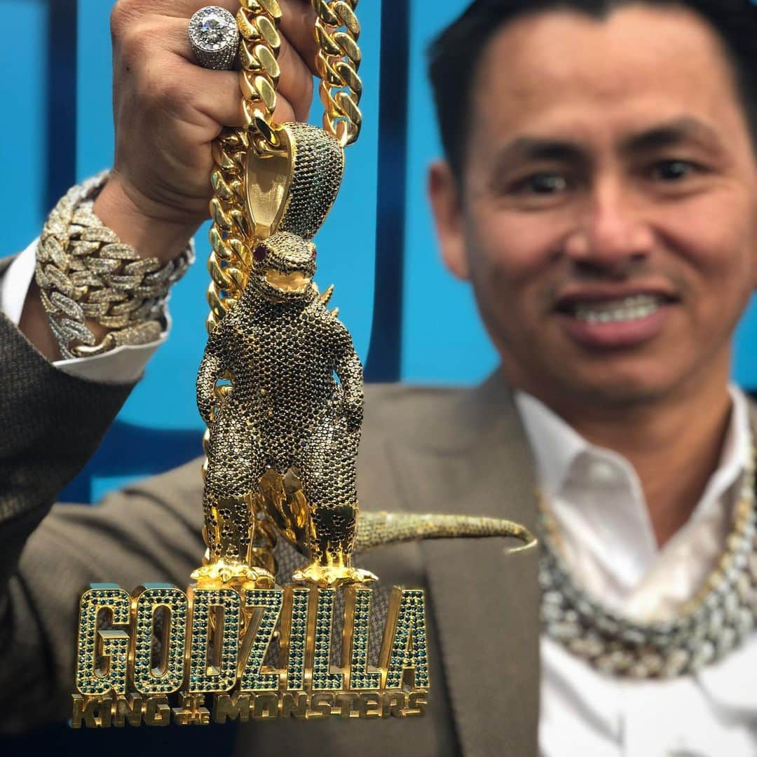 Warner Bros. Picturesさんのインスタグラム写真 - (Warner Bros. PicturesInstagram)「A chain fit for a King. @GodzillaMovie roars into theaters May 31. By: @johnnydangandco」5月19日 13時13分 - wbpictures