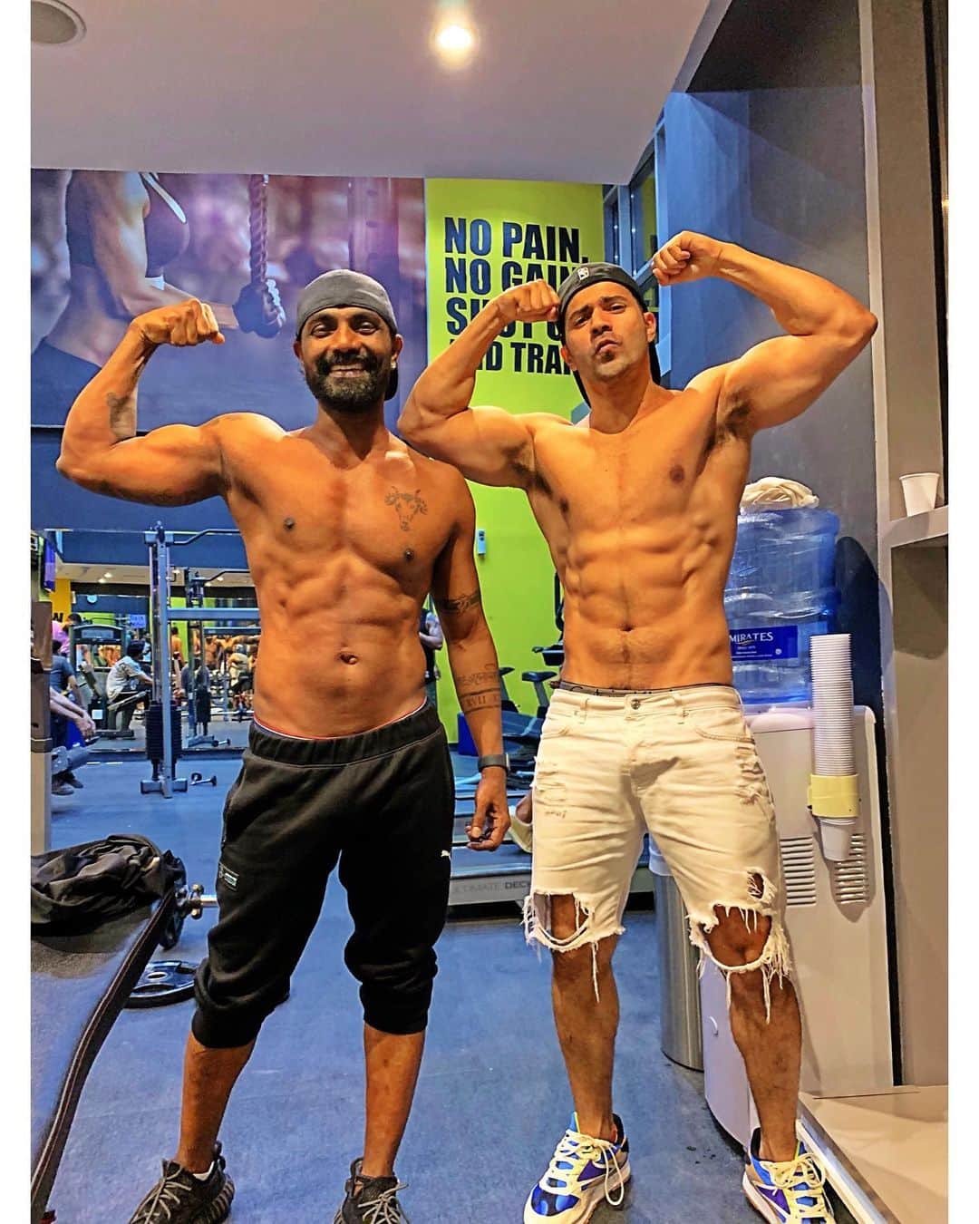 Varun Dhawanさんのインスタグラム写真 - (Varun DhawanInstagram)「When your director is so fit you gotta 🏋️‍♀️ @remodsouza pushing us all to be the hardest workers #SD3 #anewworld」5月19日 13時13分 - varundvn