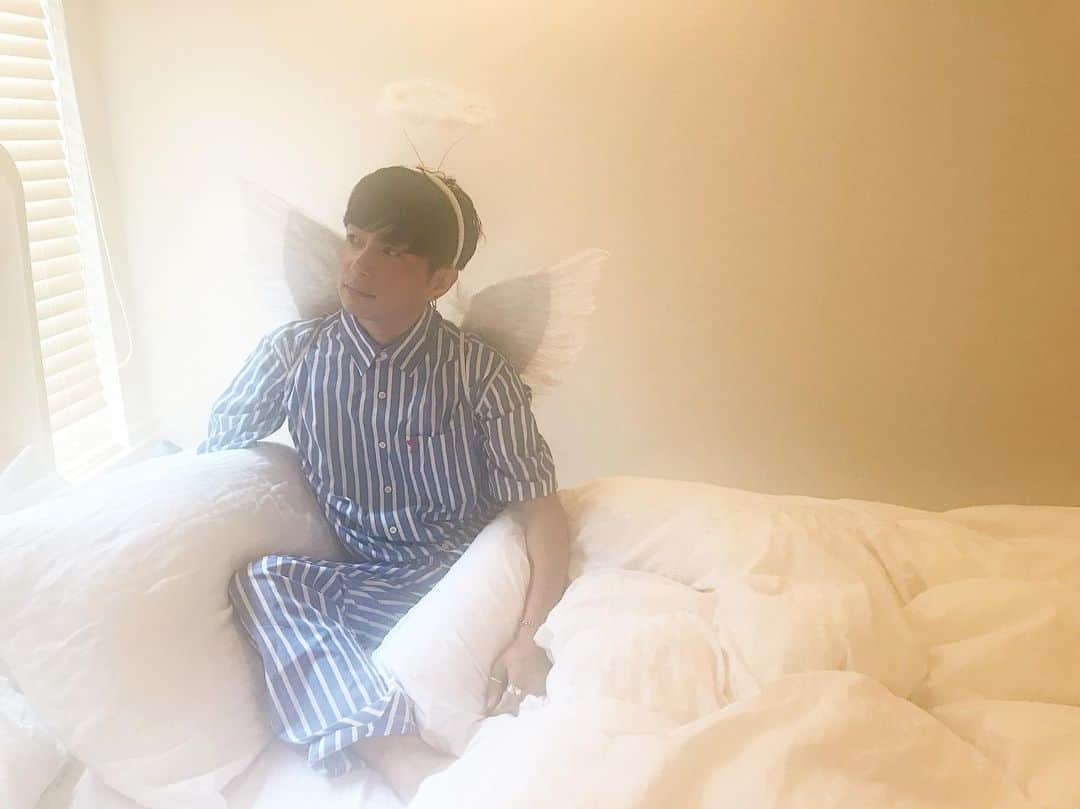 奈良裕也さんのインスタグラム写真 - (奈良裕也Instagram)「Good morning 😂😂😂👼 #撮影合間 #天使 #早く起きた朝は #おふざけ」5月19日 13時17分 - yuyanara