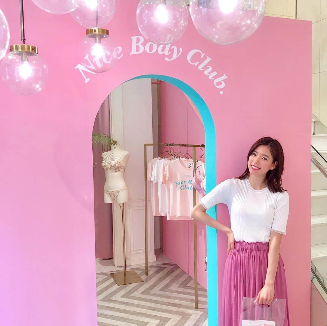 布川桃花さんのインスタグラム写真 - (布川桃花Instagram)「Nice body Clubのポップアップへ遊びに💌 空間が可愛すぎた！ かわいいTシャツもゲットしたよ❤︎ 6/2までPJ新宿三丁目店で開催してるよ〜😌 . #peachjohn #nicebodyclub」5月19日 13時18分 - momoka_fukawa