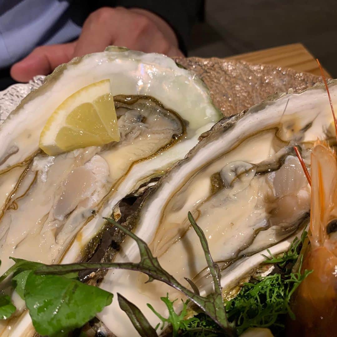 大隅智子さんのインスタグラム写真 - (大隅智子Instagram)「牡蠣、ほや、どんこ、まぐろなど岩手の魚は美味しい。日本酒に合います^_^ #カキ #ホヤ #ドンコ #マグロ #三陸 #岩手」5月19日 13時21分 - tomokotenki