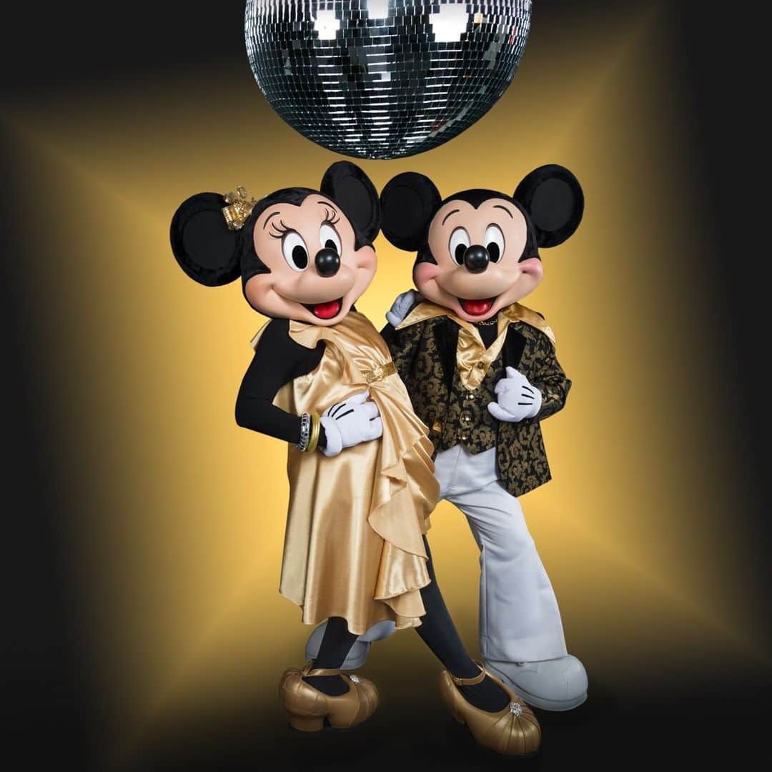 ミッキーマウスさんのインスタグラム写真 - (ミッキーマウスInstagram)「Can you dig it? Check out the world premiere of Mickey and Minnie’s new disco outfits! These two are ready to dance the night away. ❤️ Stay-tuned for more groovy fun to come!」5月19日 13時30分 - mickeymouse