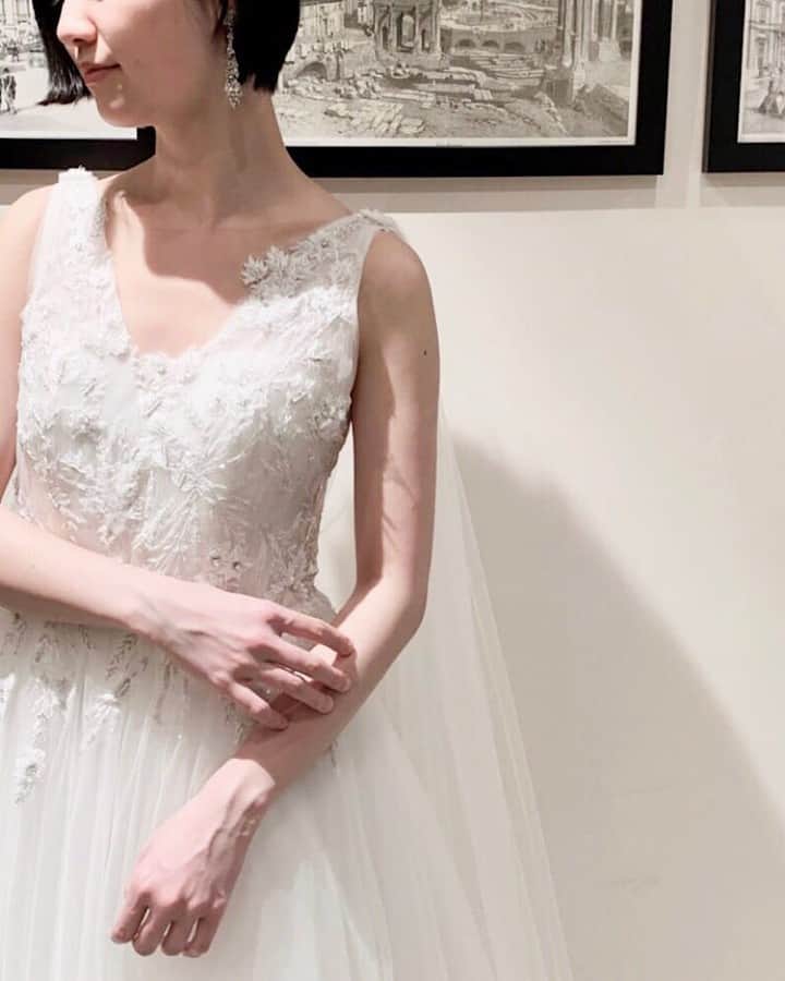Dresses (ドレッシーズ)さんのインスタグラム写真 - (Dresses (ドレッシーズ)Instagram)「*⠀⠀⠀ コーディネートのポイントや詳細は⠀⠀⠀ @dresses_weddingdressホーム画面URLへ。⠀⠀⠀ ---------------------------------------- ⠀ ウェディングドレス:03-20310⠀ ドレスブランド:  @marchesafashion ⠀⠀⠀ *⠀⠀⠀ こちらのドレスは⠀⠀⠀ @juno_weddingdress のドレスです。 -----------------------------------------⠀⠀⠀ <お問い合わせ>⠀⠀⠀ 💌@dresses_weddingdress へDM⠀⠀⠀ 📞 0120-791-249⠀⠀⠀ ご試着予約やレンタル価格など、お気軽にお問い合わせください。⠀⠀⠀ -----------------------------------------⠀⠀ *⠀⠀⠀ その他の @marchesafashion のドレスは⠀⠀⠀ #marchesa_dresses よりご覧いただけます。⠀⠀⠀ ----------------------------------------⠀⠀⠀ プレ花&卒花さまの素敵なお写真をご紹介します✨⠀⠀⠀ 《 #ドレッシーズ花嫁 》を付けて、投稿してくださいね💐⠀⠀⠀ ----------------------------------------⠀ 素敵だと思ったら、写真をダブルタップ✨⠀⠀⠀ ⠀⠀⠀ *⠀⠀⠀ #ドレッシーズ#マルケーザ #일본결혼 #스튜디오드레스#インポートドレス#インポートドレスショップ#福岡プレ花嫁 #関東プレ花嫁#鹿児島プレ花嫁 #熊本プレ花嫁 #横浜プレ花嫁#東京プレ花嫁#マーメイドドレス#スタイリッシュドレス#サテンドレス#運命のドレス」5月19日 13時31分 - dresses_weddings
