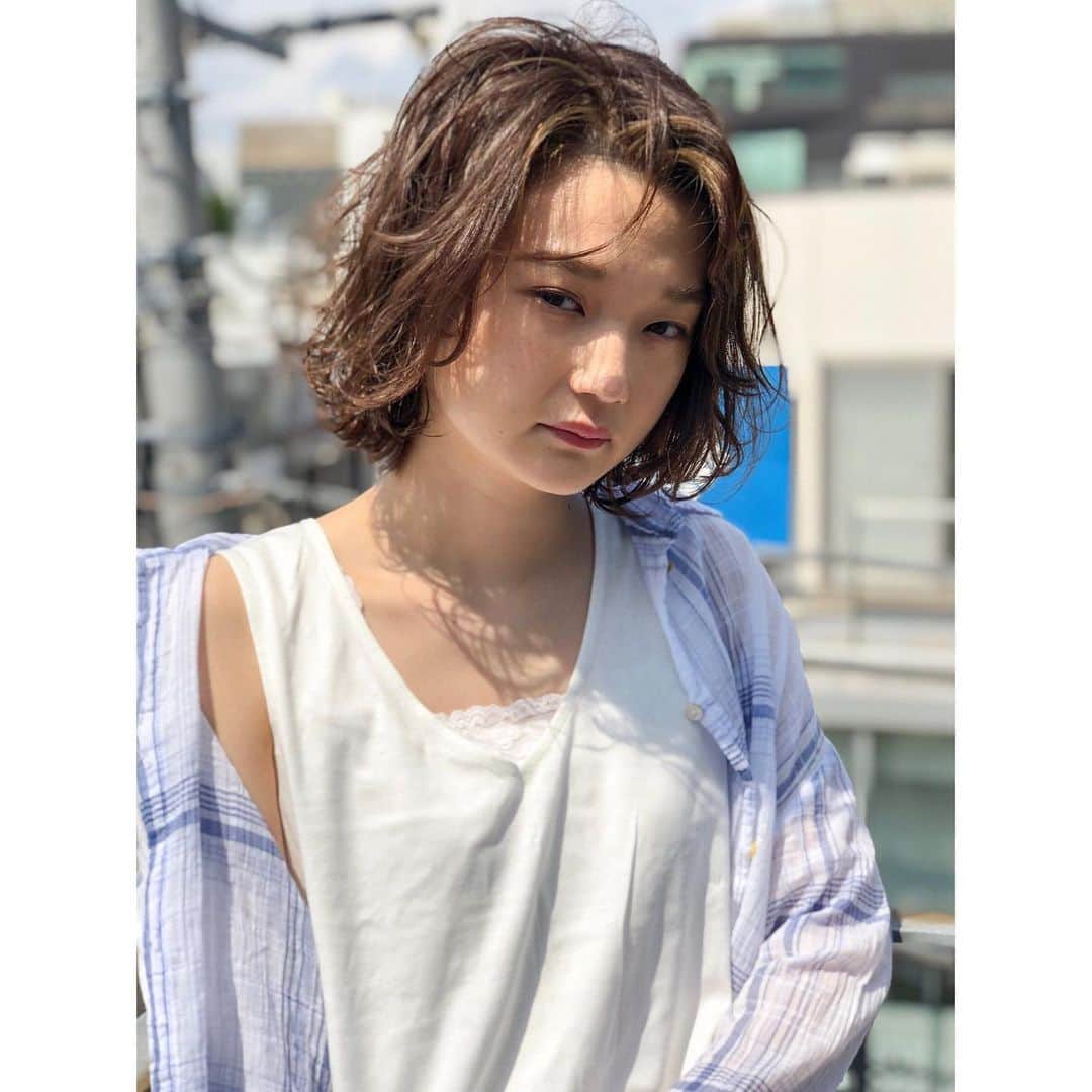 長津 健一郎のインスタグラム：「撮影会は美容師の楽しみの1つですね！  コンセプト nothing can be more beautiful ナッシング キャン ビー モア ビューティフル ————————————— ---------------------------- #GranCieux  #quatrochiba #サロモ  #メイク #美容 #ヘアスタイリスト  #ひたちなか #コーディネート#コーデ #quatro  #hairstyle  #hairstyles  #hairstylist  #ヘアサロン#ファッション#千葉中央 #撮影会 #撮影 #モデル #撮影モデル募集 #サロン #水戸 #instagood #photooftheday #love #followme」