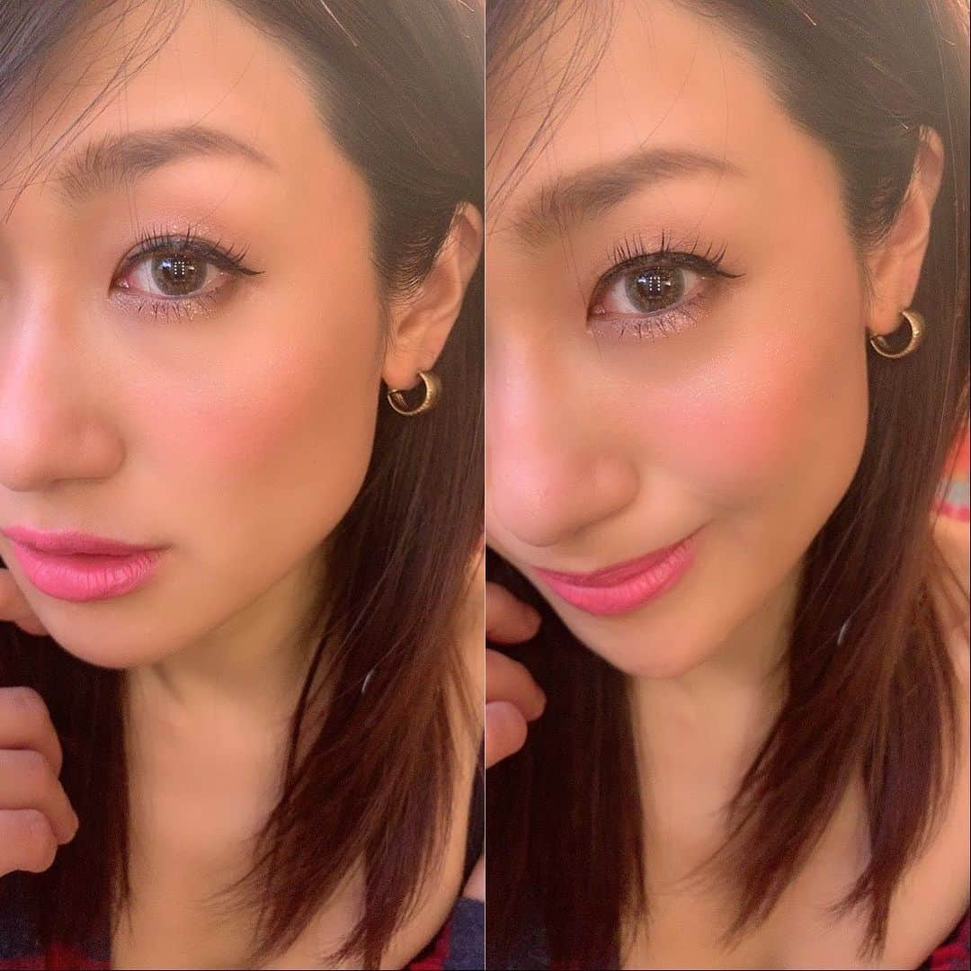 片桐舞子さんのインスタグラム写真 - (片桐舞子Instagram)「💄メイクアイテム紹介ステージ編💄 . ③枚目 基礎化粧品、今はクラランスをメインに使用！ 化粧水→オイル→美容液→クリーム&ブースター . ④枚目 ▶︎MACストロボクリーム ライトピンク 下地として顔全体に ▶︎Diorフォーエバーアンダーカバー カバー力高めのファンデ、ライブ用 ▶︎NARSスーパーラディアントブースター 限定品だったかも？ハイライトとして使ったり、ファンデに混ぜてツヤ肌ぽく見せたり ▶︎NARSコンシーラー 小鼻・ニキビ跡・赤味隠しに ▶︎YSLラディアントタッチ 目の下クマ・鼻筋用、光で拡散 ▶︎Olive Young メイクスポンジ 水を含ませるとプニプニに、ファンデを薄く密着！Amazonで買ったよ〜 . ⑤⑥枚目 ▶︎NARSプレストパウダー 皮脂吸収してサラサラ仕上げのパウダー ▶︎NARSコントゥアーブラッシュ シェーディングでエラを削り、鼻筋作って、唇下の凹みに影を足してぷっくりに ▶︎MACアイブロウ ADDICTIONのブラシでパウダーをのせ、ペンシルで補正して平行眉に→眉マスカラで仕上げ . ⑦⑧枚目 ▶︎NARSチークパレット ▶︎NARSシングルアイシャドウ2013 アイラインぼかし用 ▶︎MACアイシャドウ スウィートヒート→アイホール全体 テートアティント→ちょい色付け テクスチャー→二重幅にオレンジブラウン ▶︎リトルレディリュクス→ペンシルライナー ▶︎D-UP→リキッドライナー ▶︎Diorアディクトスクラブ&バーム→保湿リップ ▶︎ドルチェ&ガッバーナ 222→青みピンク ▶︎カラコン elebelle Ash Gray . ⑨枚目 ▶︎MACダズルシャドウリキッド ノットアフレイドトゥスパークル . ⑩枚目 ▶︎ReSportsacのポーチ . #まいこりんめいく 派手顔→もっと派手顔にw 良ければ参考にしてね🤗 . #narscosmetics #maccosmetics #ysl #diormakeup #clarins #dolceandgabbana #NARS信者 #ナーズ #マックコスメ #派手顔メイク #タレ目メイク #平行眉 #」5月19日 13時39分 - mays_maiko