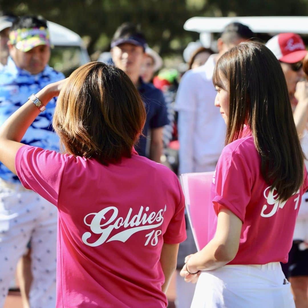 のインスタグラム：「. 第3回GoldiesCharityCup⛳️ . いつも主催メンバーで写真を撮り忘れる私たち😂 . 唯一、リーダーもっちー（ @yuka_hawaiian0307 ）との2ショット🙃😝 . & 江口さん（ @tosigolf ）との3ショット❣️ 後ろ姿ですが🤣 . 真中さん📸ありがとうございます😊🌸🌸🌸 . . ちなみにスカートどこの？とよく聞かれたのですが、これは @adidasgolf のものです😊💛 . シルエットが綺麗でかわいくてお気に入り❣️ . . . #ゴルディーズチャリティーカップ #ゴルフ #ゴルフ女子 #チャリティーコンペ #アディダスゴルフ #golf #golfr #golfer #golfstagram #golfgirl #golfgirls #golfday  #golfstyle  #charity #goldies #adidasgolf」