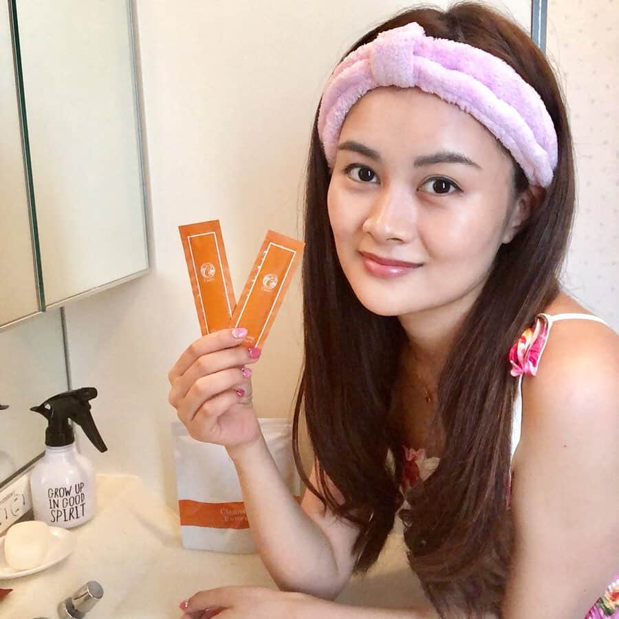 のインスタグラム：「今日もクオリ（@cuori.insta）の「クレンジングバタープラス」でクレンジング😃✨✨ . WEBでも話題なんだって😍💕 . アイメイクとかもよく落ちるし、敏感肌でも使えるし、 アロマな香りなところもお気に入り❤️ . 顔に乗せるとバターみたいにとろーっと溶けるよ😊❣️ . 乾燥肌や敏感肌の人にいいと思う💕 . #クオリ #クレンジングバタープラス #クオリクレンジングプラス #Cuoriクレンジングバタープラス #エイジングケア #メイク落とし #クレンジング ＃洗顔　#美白  #スキンケア #コスメレポ #コスメマニア #コスメレビュー #美肌 #美容オタク #肌に優しい #敏感肌 #乾燥肌 #madeinjapan #japanesecosmetics #japanesebeauty #今日のコスメ」